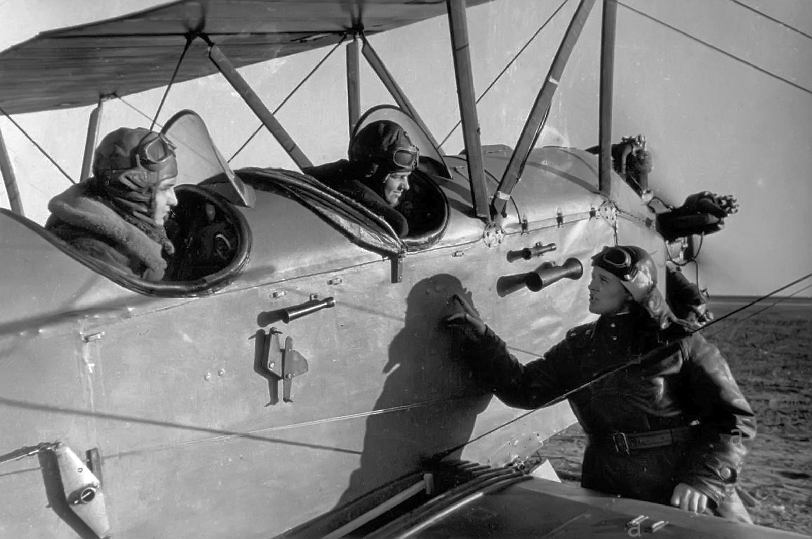 Night Witches - The photo, Black and white photo, Old photo, Historical photo, The Second World War, The Great Patriotic War, Airplane, Night Witches, Women, The soldiers, Military history