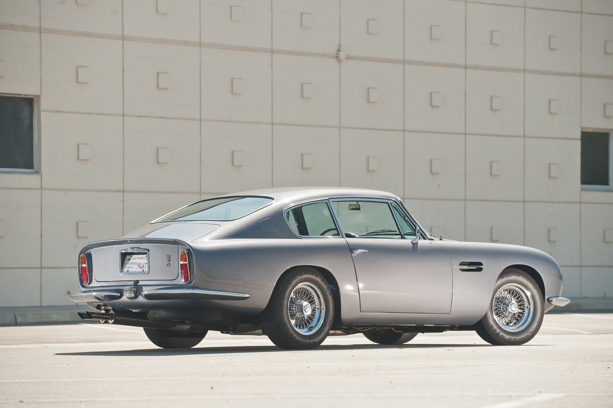 Aston Martin DB6 Vantage Coupe - Ретроавтомобиль, История автомобилей, Aston Martin, 1966, Длиннопост