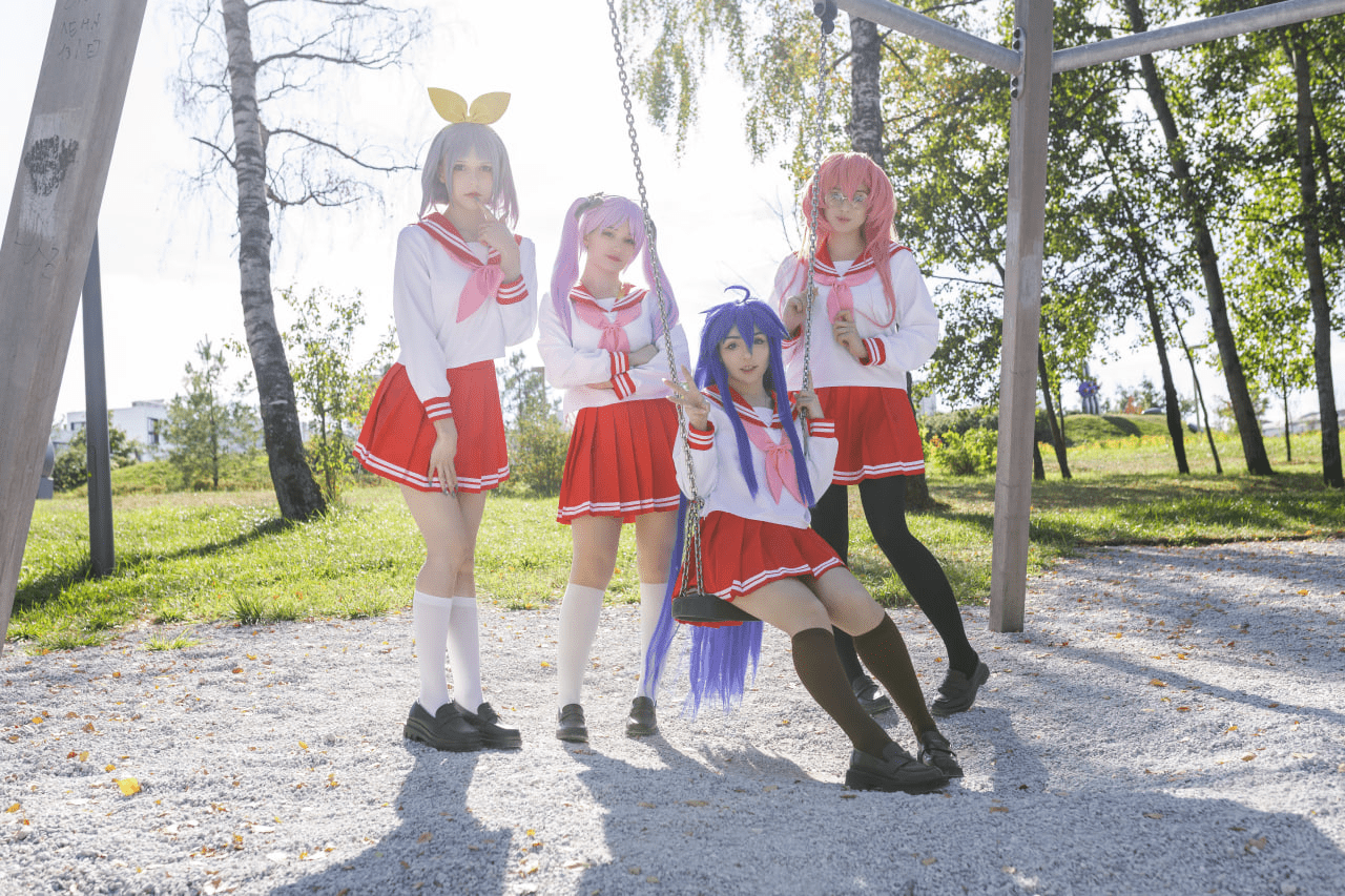 Which side of the bagel do you eat? The wide side or the narrow side? - My, Cosplayers, Cosplay, Girls, Anime, Lucky Star, Konata Izumi, Miyuki Takara, Hiiragi tsukasa, Hiiragi kagami, Longpost, The photo