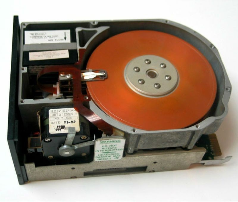 1980: Seagate's 5.25-inch hard drive becomes the standard for PCs - Technologies, IT, Rarity, Computer, Old pc, HDD, Computer hardware, Data Retention, History, Engineer, Inventions, Longpost