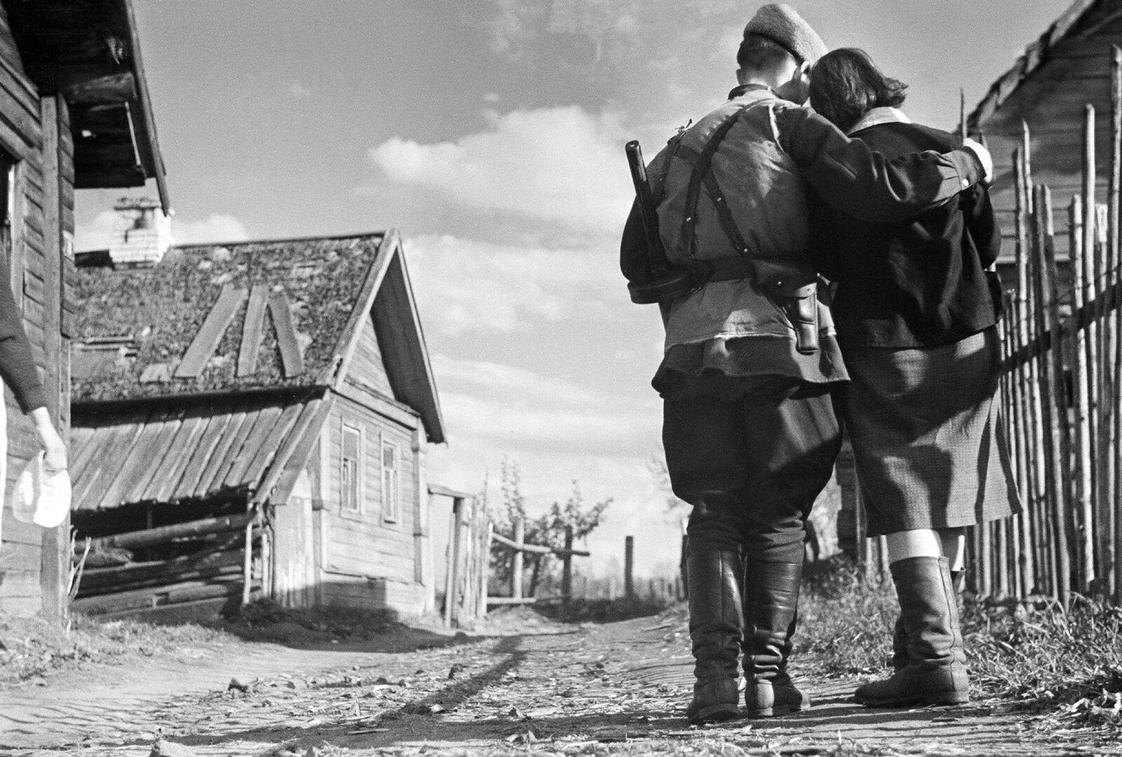 Guerrilla Love - The photo, The Great Patriotic War, The Second World War, Military history, Historical photo, Old photo, Black and white photo, Partisans, Love, Memory