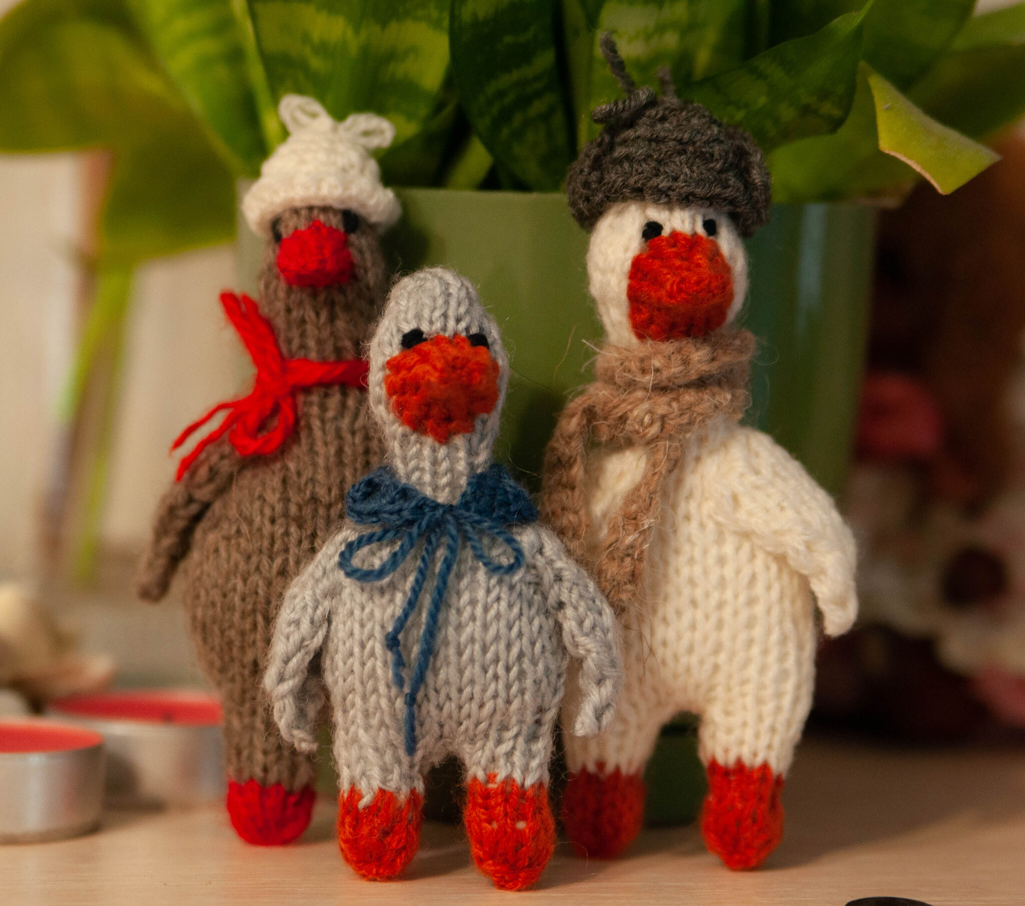 Funny geese with and without hats - My, Гусь, Pocket animals, Decor, Knitted toys, Amigurumi, Knitting, Toys, Author's toy, Soft toy, Crochet, Knitting, Souvenirs, Needlework without process, Handmade, Needlework, Keychain, Longpost