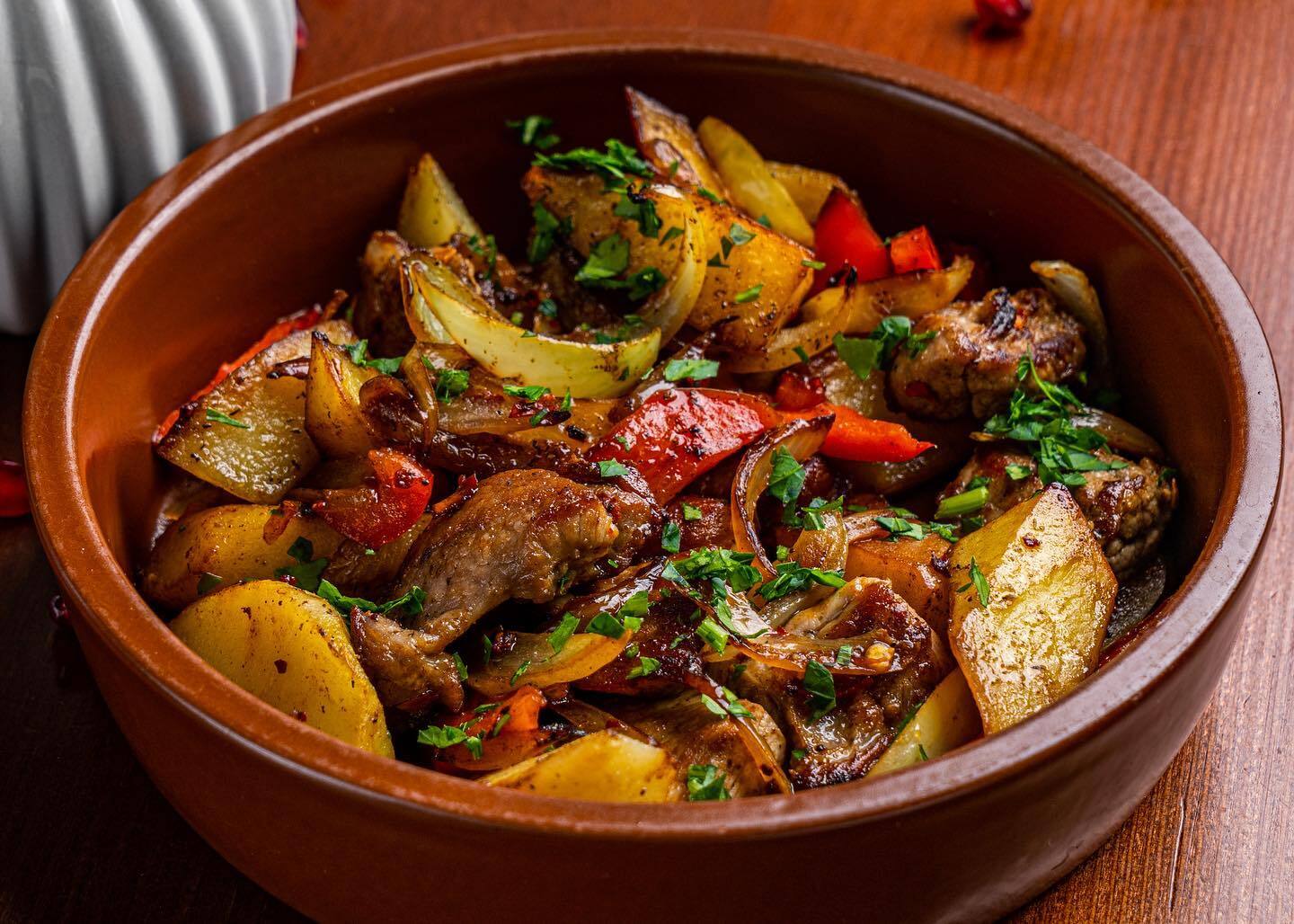 Ojakhuri. Potatoes with meat. But in Georgian style. - Georgia, Georgian cuisine, Ojahuri, Recipe, Cooking, National cuisine, Meat, Video, Vertical video, Longpost, Food