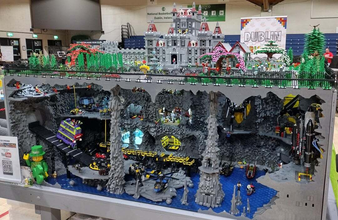 #MOCдня Особняк Уэйнов и бэтпещера от Lego Leprechaun на Дублинском Brickcon'е! - LEGO, Конструктор, Moc, Бэтмен, Бэтпещера