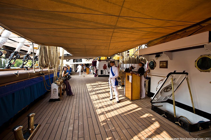 How many helmsmen does it take to turn an old sailboat? How about 8 at a time? - My, Sea, History (science), Sailboat, Sail, Yachting, Yacht, Vacation, Relaxation, Amerigo Vespucci, Baikal, Video, Vertical video, Longpost, The photo