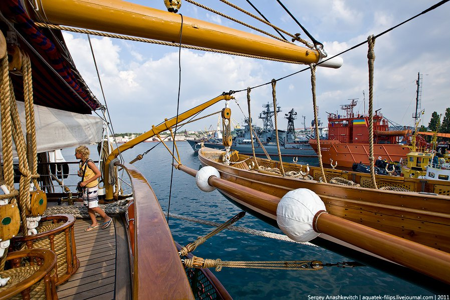 How many helmsmen does it take to turn an old sailboat? How about 8 at a time? - My, Sea, History (science), Sailboat, Sail, Yachting, Yacht, Vacation, Relaxation, Amerigo Vespucci, Baikal, Video, Vertical video, Longpost, The photo