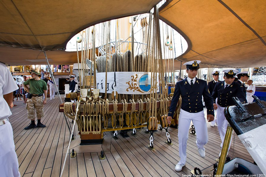 How many helmsmen does it take to turn an old sailboat? How about 8 at a time? - My, Sea, History (science), Sailboat, Sail, Yachting, Yacht, Vacation, Relaxation, Amerigo Vespucci, Baikal, Video, Vertical video, Longpost, The photo