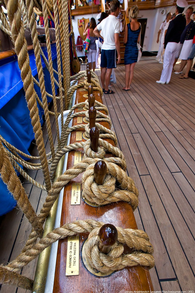 How many helmsmen does it take to turn an old sailboat? How about 8 at a time? - My, Sea, History (science), Sailboat, Sail, Yachting, Yacht, Vacation, Relaxation, Amerigo Vespucci, Baikal, Video, Vertical video, Longpost, The photo