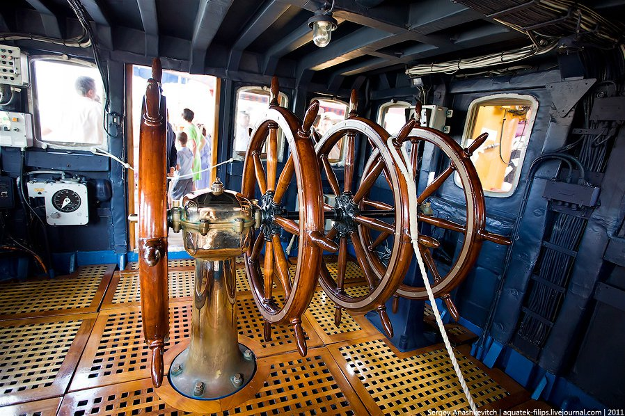 How many helmsmen does it take to turn an old sailboat? How about 8 at a time? - My, Sea, History (science), Sailboat, Sail, Yachting, Yacht, Vacation, Relaxation, Amerigo Vespucci, Baikal, Video, Vertical video, Longpost, The photo