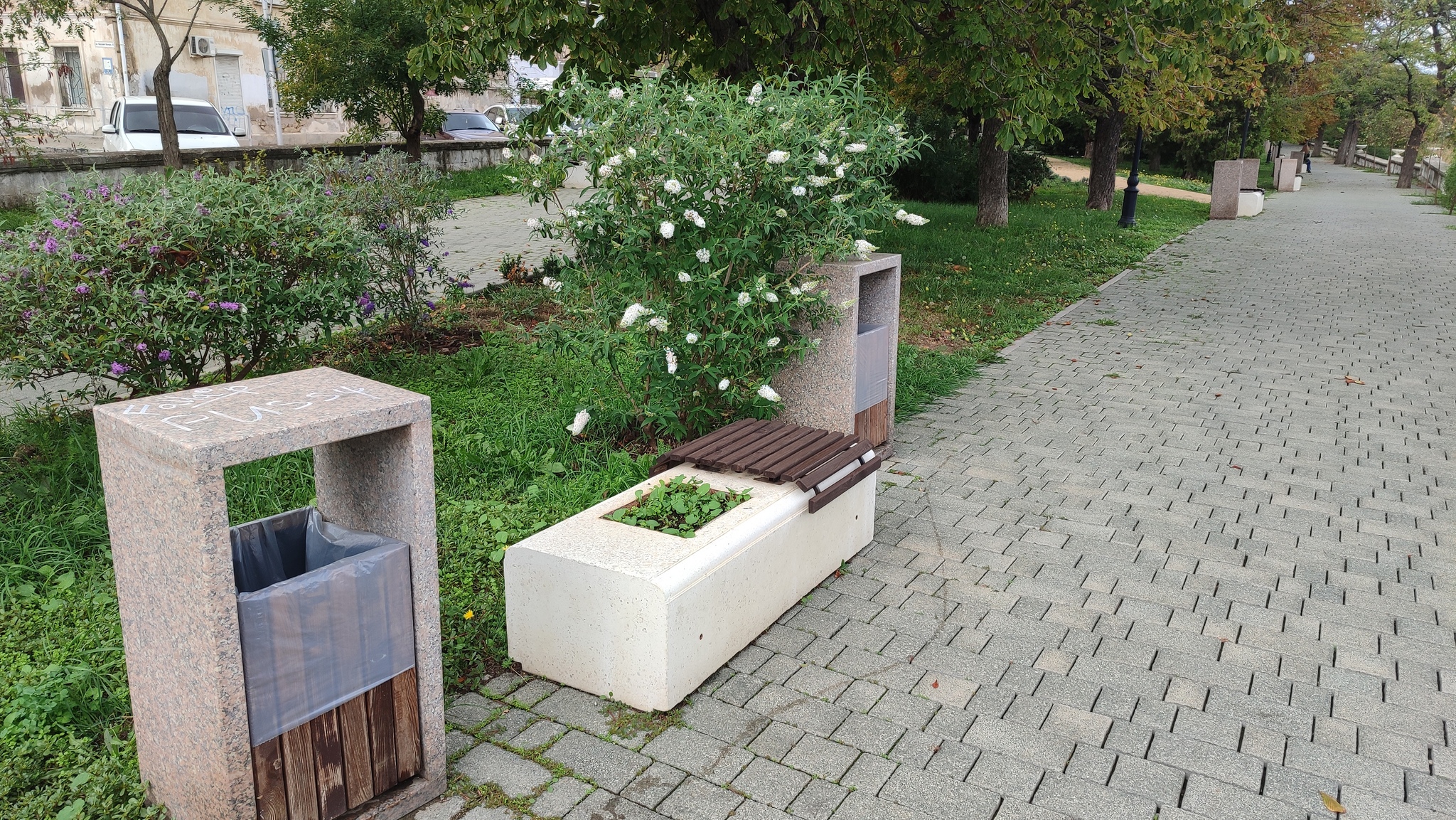 Reply to post In Finland there are benches for one person because they don't like to get too close to other people - My, Benches, Finland, Privacy, The park, Sevastopol, Russia, Reply to post, Longpost