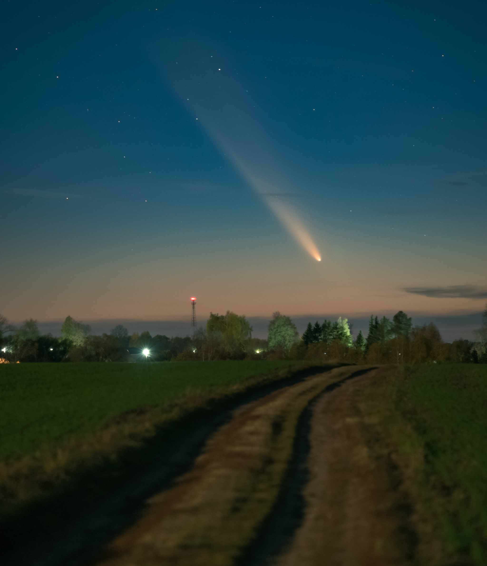 Comet C/2023 A3 (Tsuchinshan-ATLAS) in the evening sky - My, Comet, Astrophoto, Starry sky, Evening, Village, Road, Landscape, Chuvashia