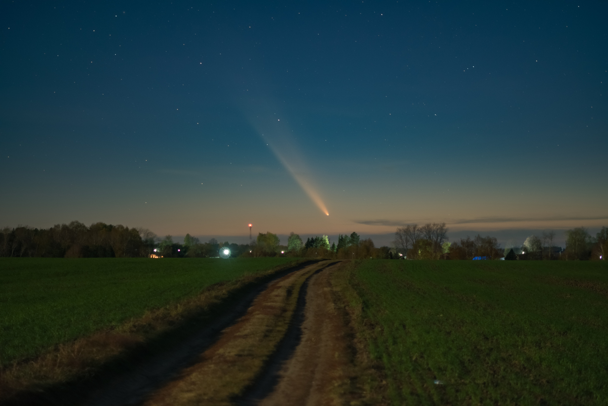 Comet C/2023 A3 (Tsuchinshan-ATLAS) in the evening sky - My, Comet, Astrophoto, Starry sky, Evening, Village, Road, Landscape, Chuvashia