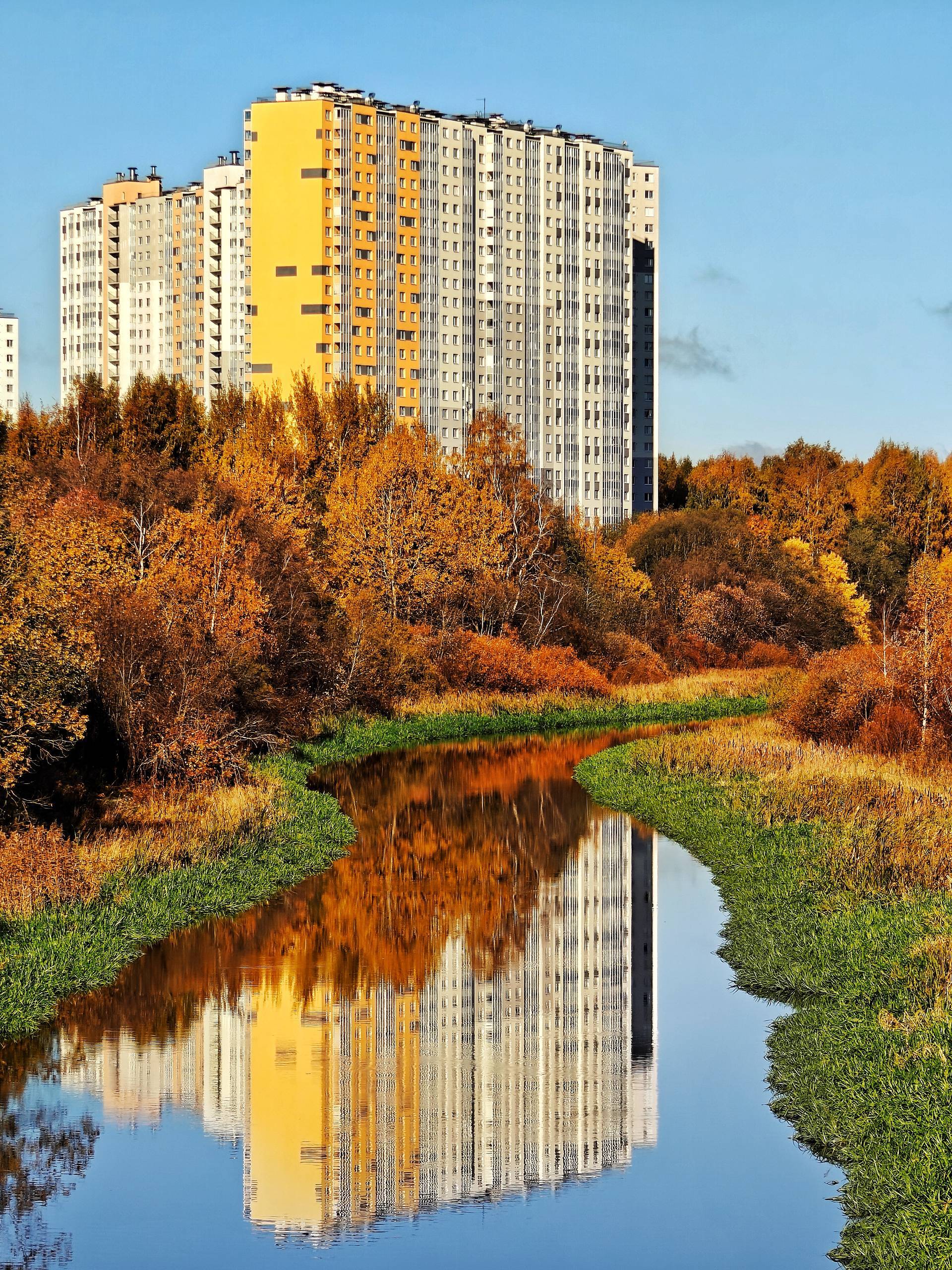 Осенняя многоэтажка - Моё, Санкт-Петербург, Город, Пейзаж, Осень, Река, Охта