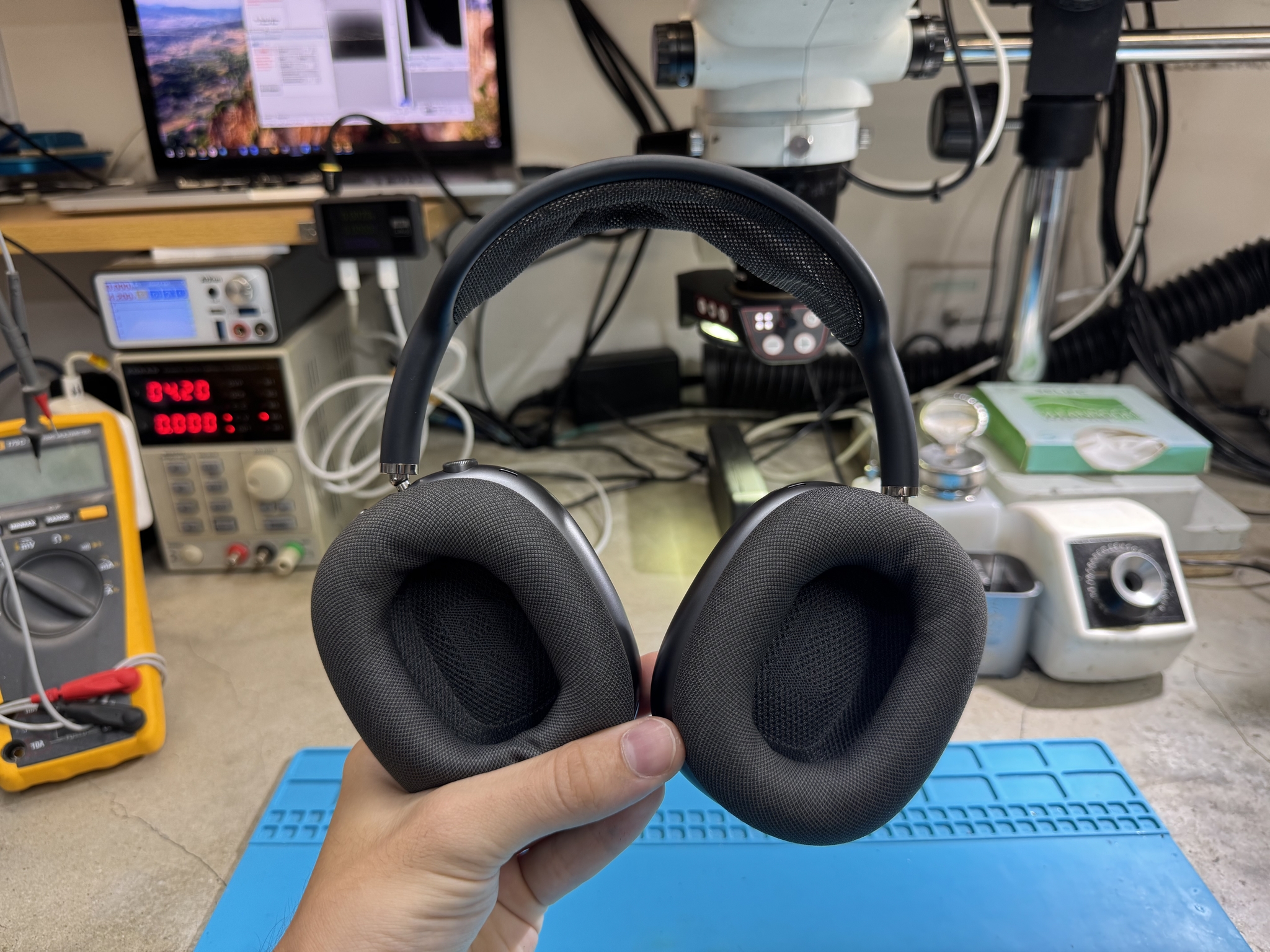 Apple earphones repair for a lot of money after another service - My, Apple, Repair of equipment, Headphones, Rukozhop, Expensive-Rich, Airpods Max, Video, Soundless, Mat, Longpost