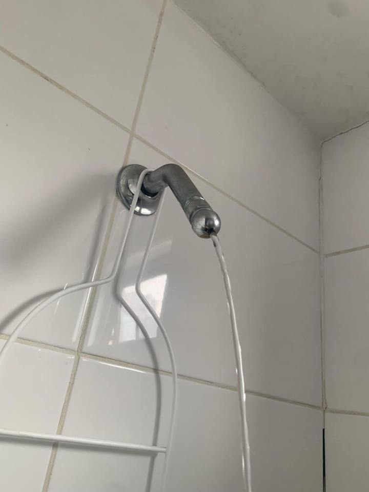 My friend has terrible pressure in the shower, how can I wash under it? - Humor, Images, Memes, Shower