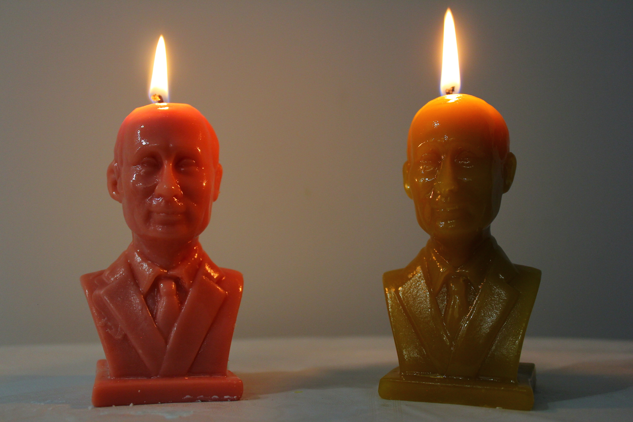 Putin and his double sometimes get burnt too) Making a silicone mold of V.V. Putin's bust - My, Survey, Needlework with process, Wax, Candle, Vladimir Putin, The photo, Video, Soundless, Vertical video, Longpost, Politics