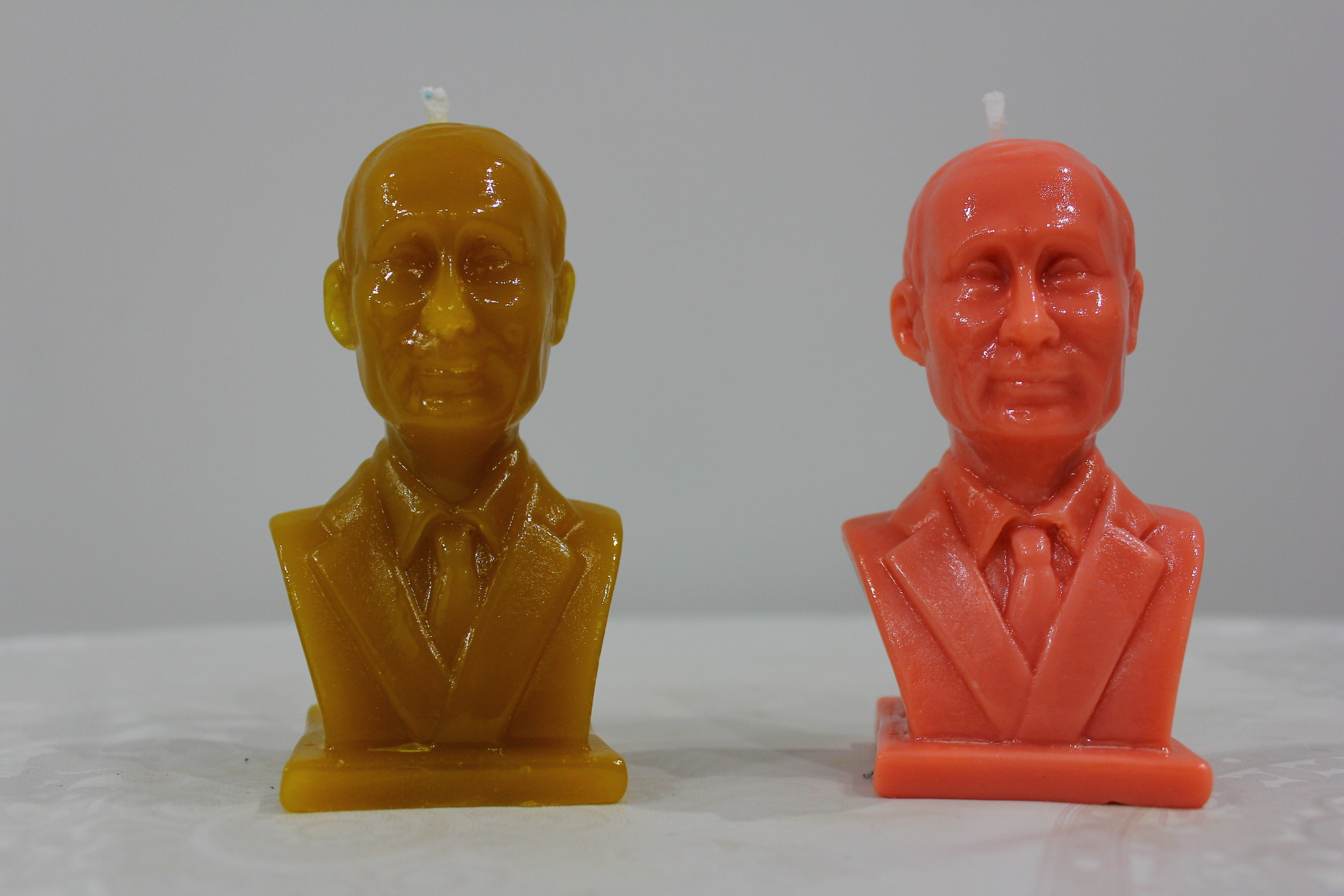 Putin and his double sometimes get burnt too) Making a silicone mold of V.V. Putin's bust - My, Survey, Needlework with process, Wax, Candle, Vladimir Putin, The photo, Video, Soundless, Vertical video, Longpost, Politics