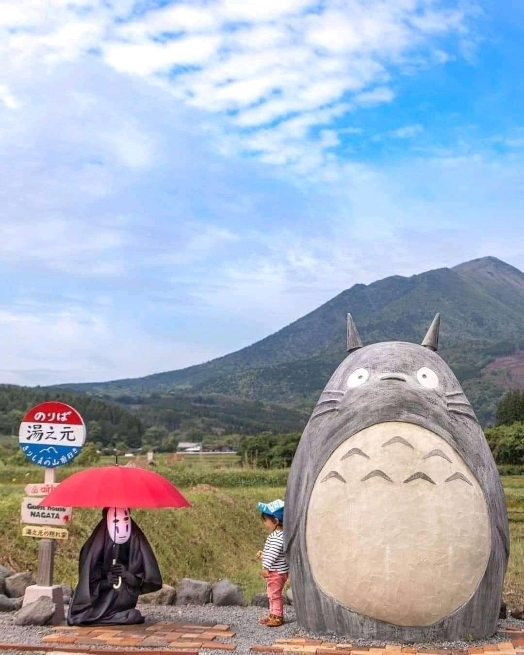 Stopover in Japan - cat, Bus stop, Japan, My neighbor Totoro