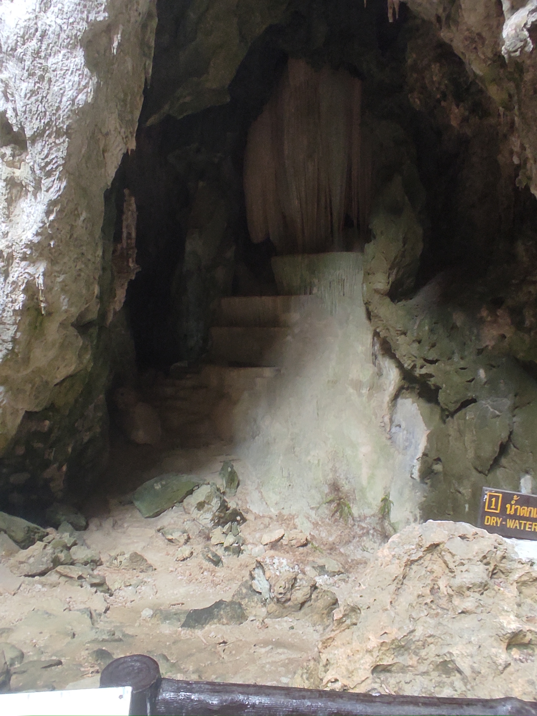 Question for experts: is this a natural formation or traces of processing? - My, The rocks, Waterfall, A rock, Mountain tourism, The mountains, Thailand, Question, Ask Peekaboo, Longpost