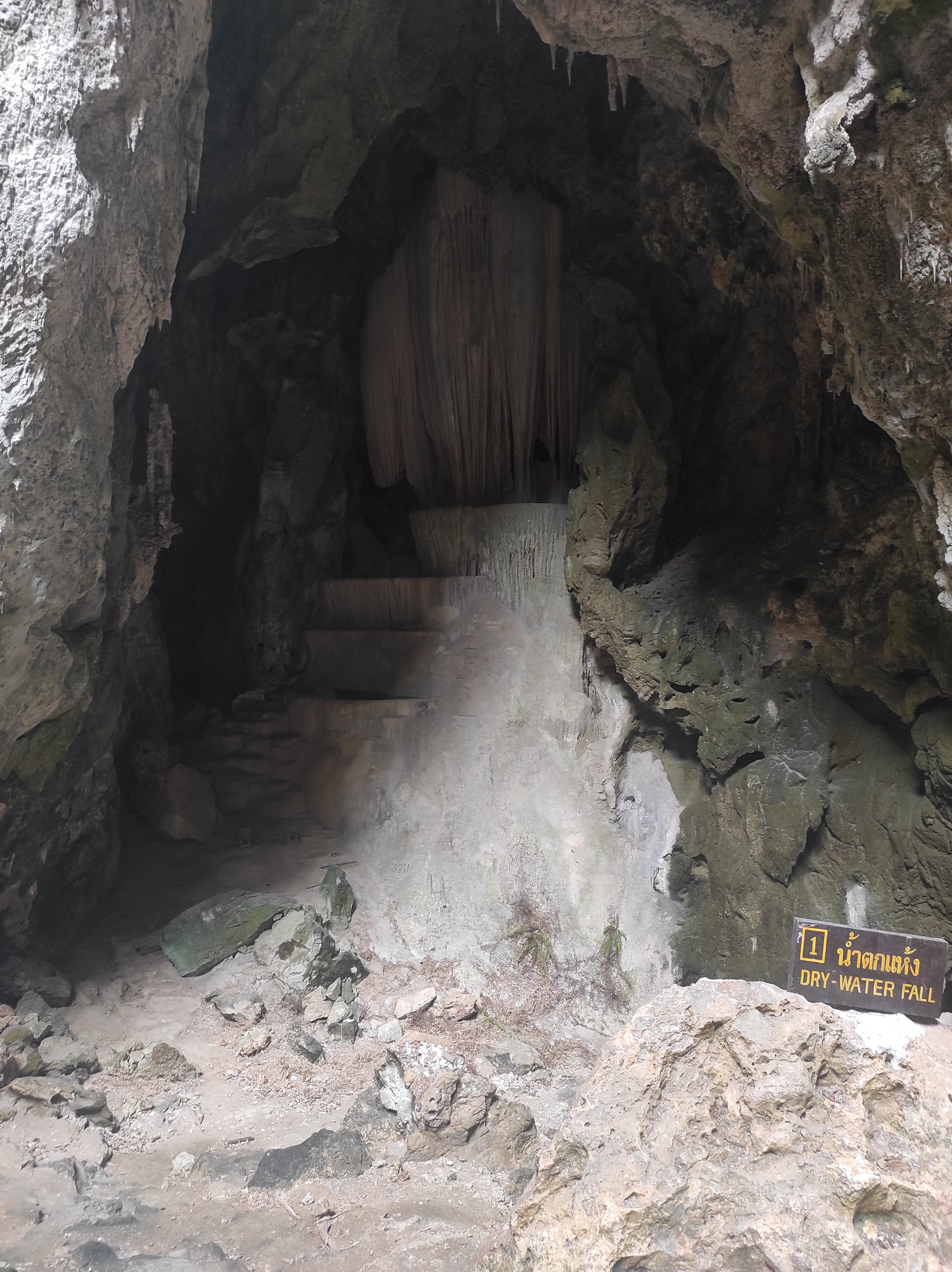 Question for experts: is this a natural formation or traces of processing? - My, The rocks, Waterfall, A rock, Mountain tourism, The mountains, Thailand, Question, Ask Peekaboo, Longpost