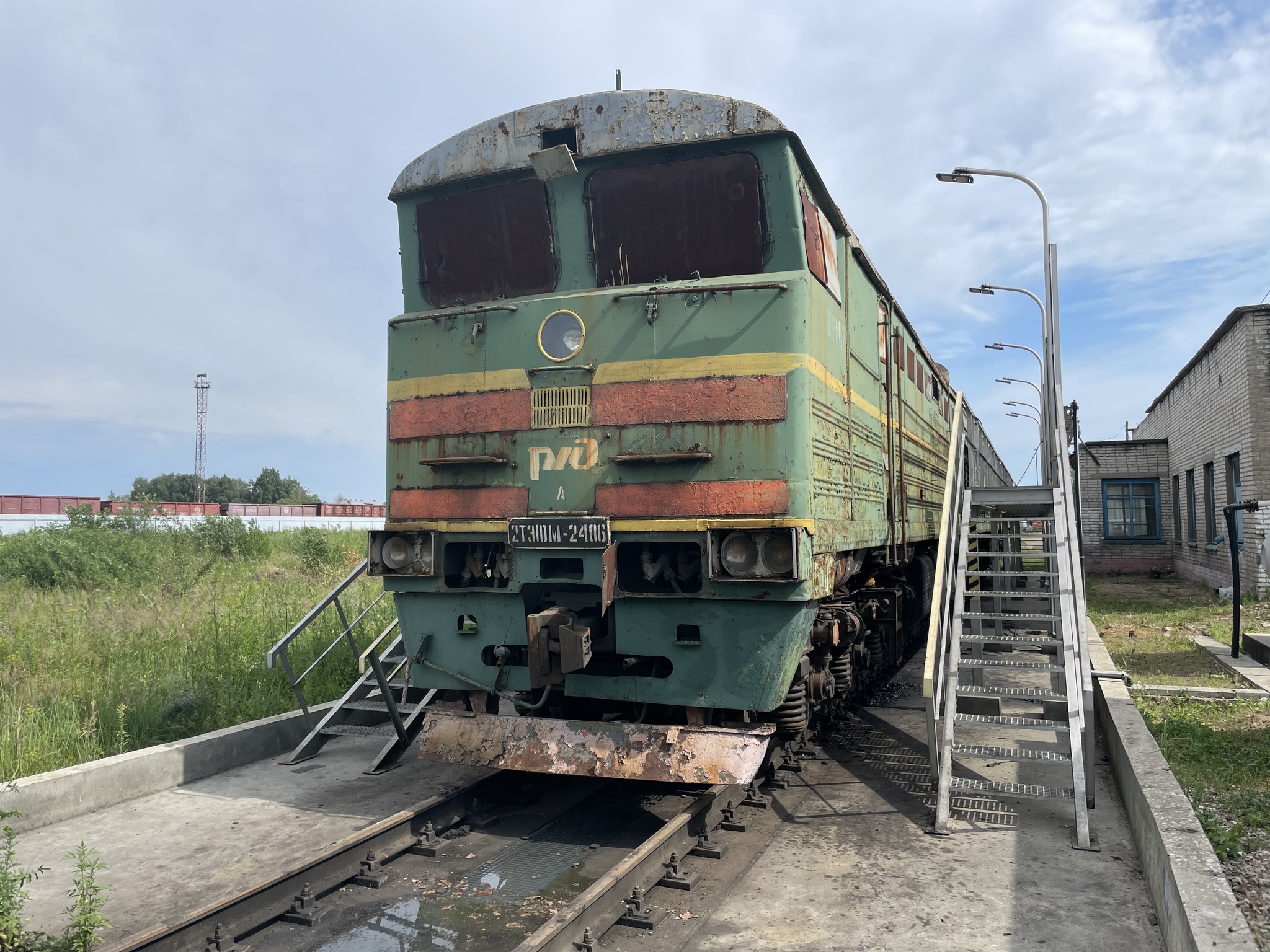 Monument 2TE10M - My, Railway, Memory, the USSR, A train, Longpost, The photo, 2te10m