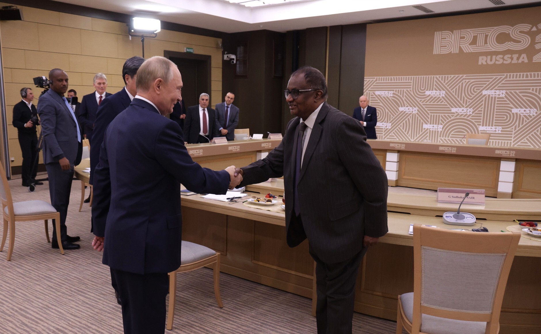 Meeting of Russian President V.V. Putin with representatives of the media of BRICS member countries - news, Politics, Russia, Brix, Brazil, India, China, South Africa, Egypt, Iran, UAE, Saudi Arabia, Ethiopia, Vladimir Putin, West, USA, Dollars, Kremlinru, European Union, Kazan, Video, Video VK, Longpost