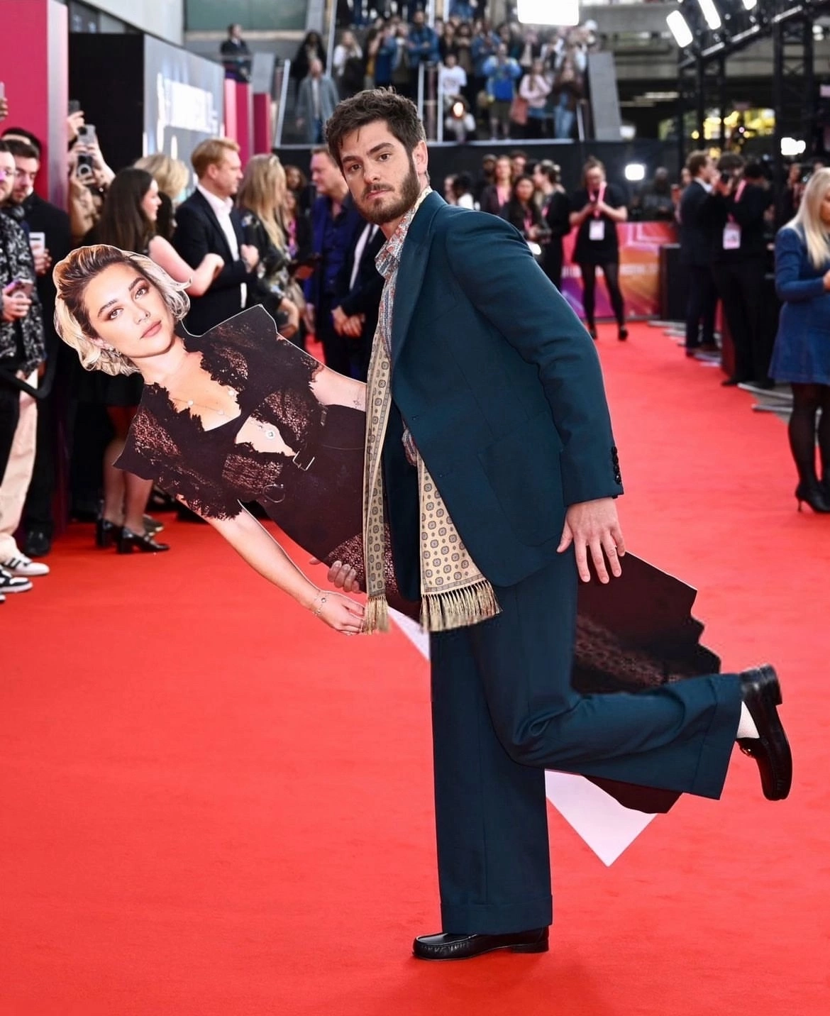 Florence Pugh couldn't make it to the London premiere of A Time to Live, and Andrew Garfield handled the awkward situation well - Andrew Garfield, Florence Pugh, Actors and actresses, Celebrities, The photo, Premiere, From the network, Longpost