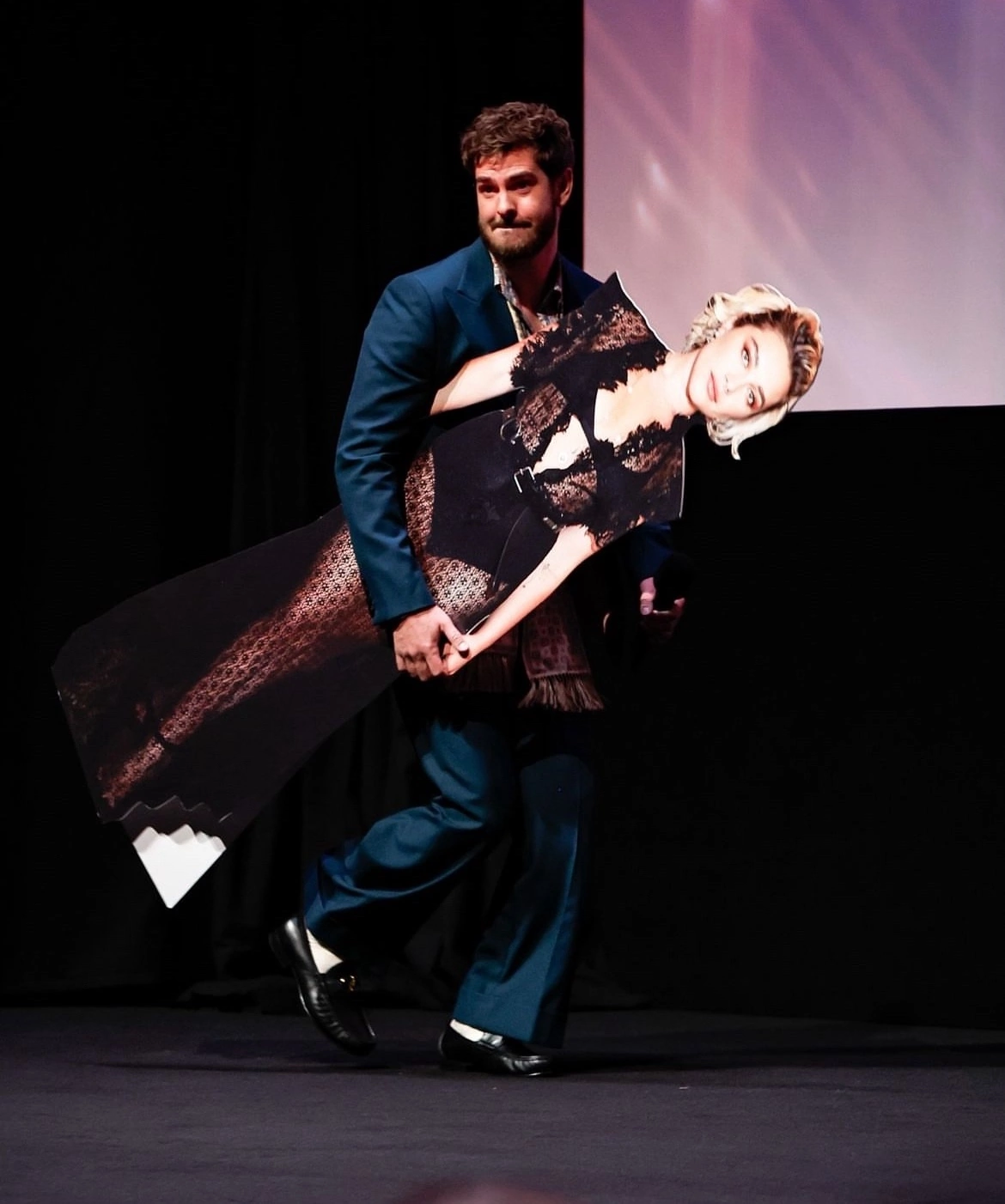 Florence Pugh couldn't make it to the London premiere of A Time to Live, and Andrew Garfield handled the awkward situation well - Andrew Garfield, Florence Pugh, Actors and actresses, Celebrities, The photo, Premiere, From the network, Longpost