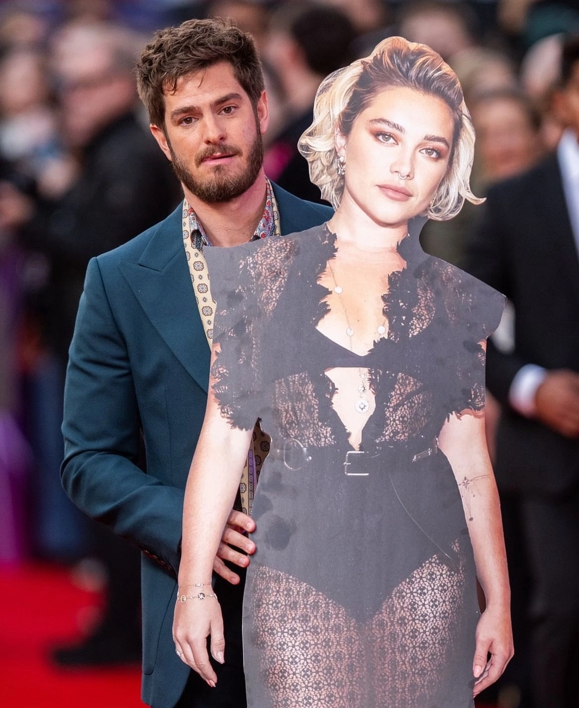 Florence Pugh couldn't make it to the London premiere of A Time to Live, and Andrew Garfield handled the awkward situation well - Andrew Garfield, Florence Pugh, Actors and actresses, Celebrities, The photo, Premiere, From the network, Longpost