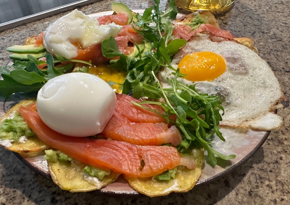 Potato Scrambled Eggs with Avocado and Salmon - My, Food, Recipe, Omelette, Poached eggs, Longpost