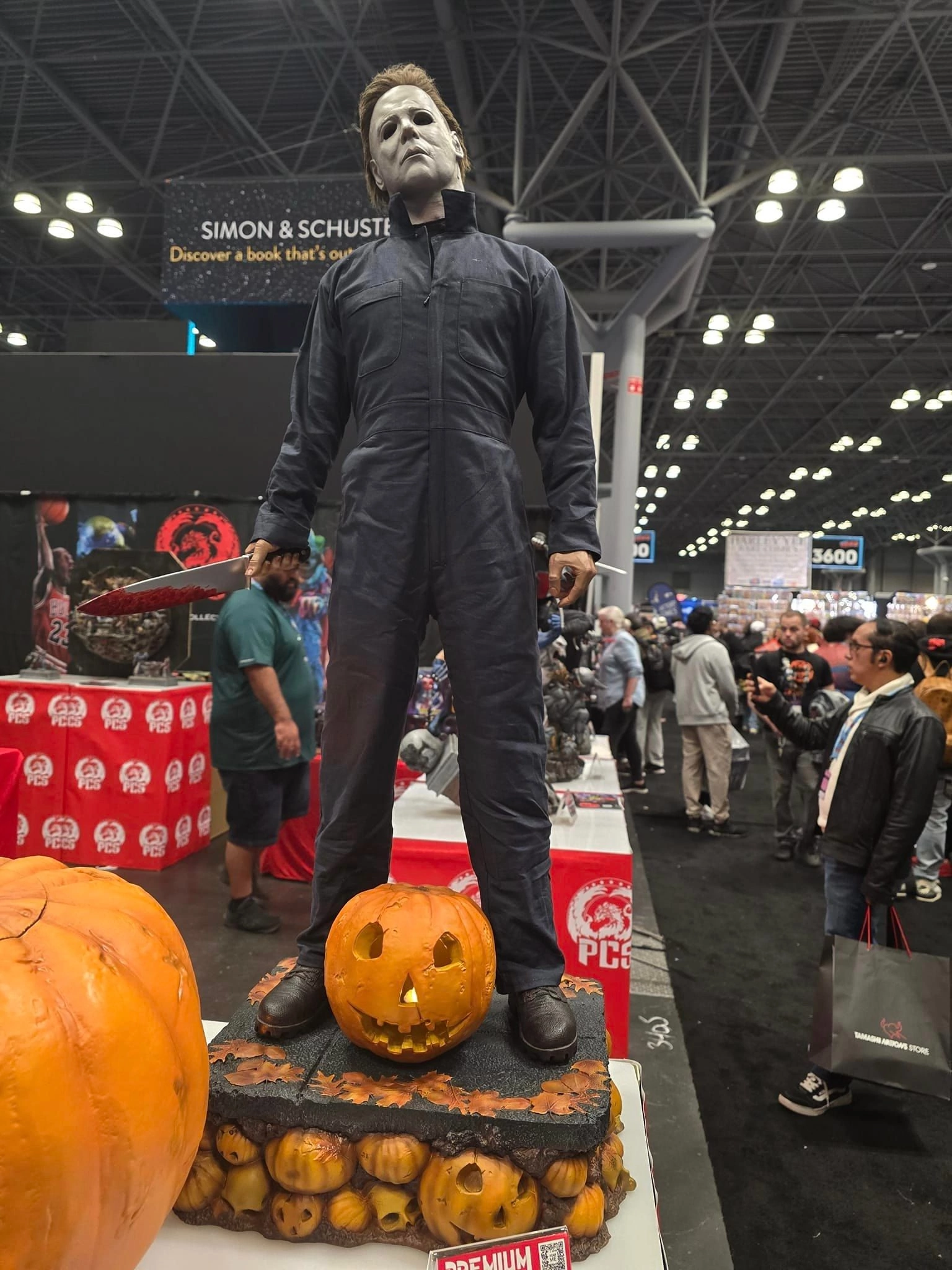 Стенд Premium Collectibles Studio на NYCC 2024 - Выставка, США, Коллекционные фигурки, Американское кино, Черепашки-Ниндзя, Блейд, Трансформеры, Ворон, Крик, Джейсон Вурхис, Шредер, Lady Death, Дарт Мол, Star Wars, Длиннопост