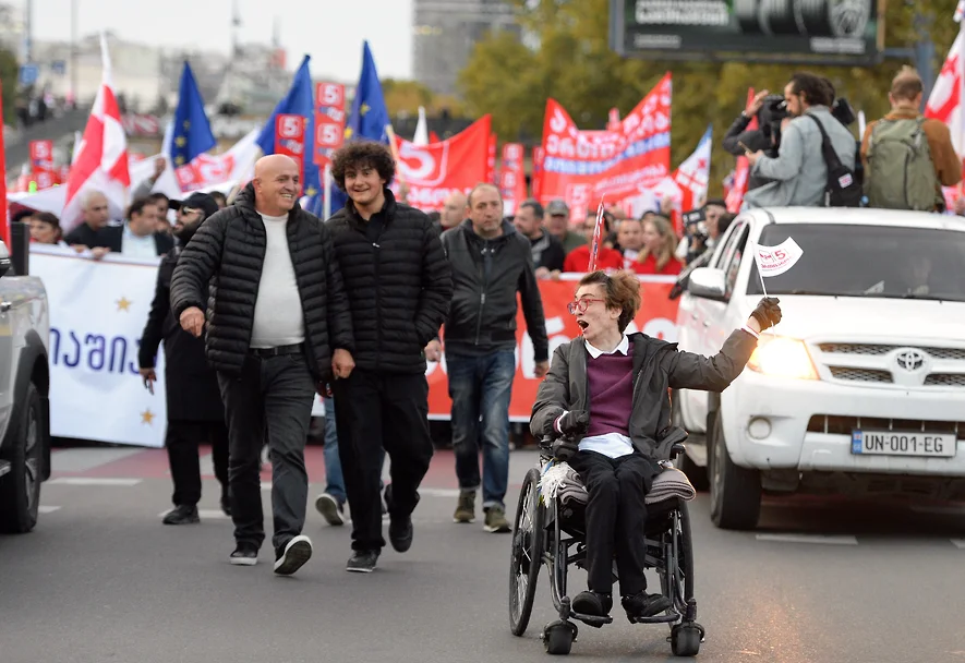 Thousands of people took to the streets in Tbilisi for a rally titled “Georgia chooses the European Union” - Politics, Georgia, Rally, European Union, Longpost