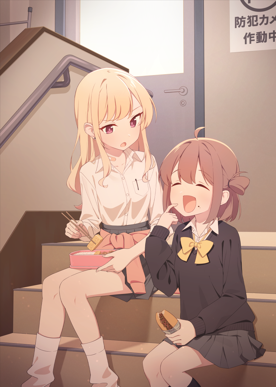 Girlfriends having lunch on the stairs - Anime, Anime art, Original character, Girls, Schoolgirls, Food, Bento