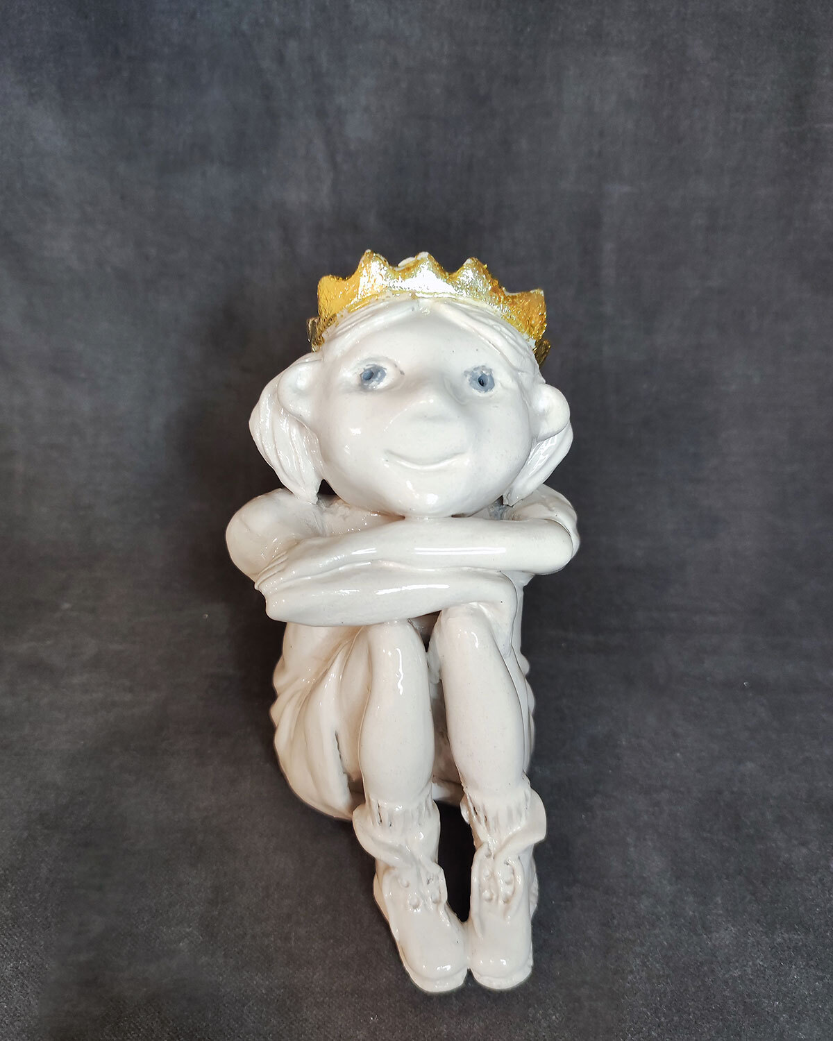 I'm sitting... Waiting for the prince... - My, Лепка, Ceramics, Handmade, Needlework with process, Statuette, Princess, Presents, Girl, Video, Vertical video, Longpost