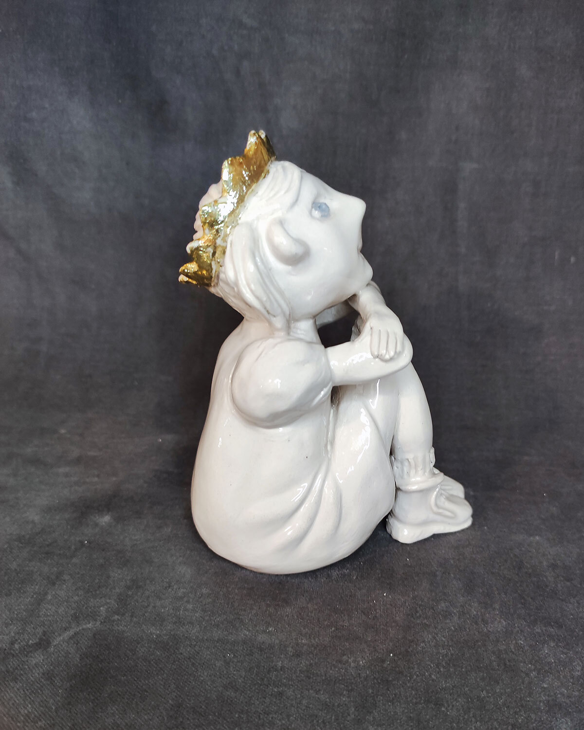 I'm sitting... Waiting for the prince... - My, Лепка, Ceramics, Handmade, Needlework with process, Statuette, Princess, Presents, Girl, Video, Vertical video, Longpost