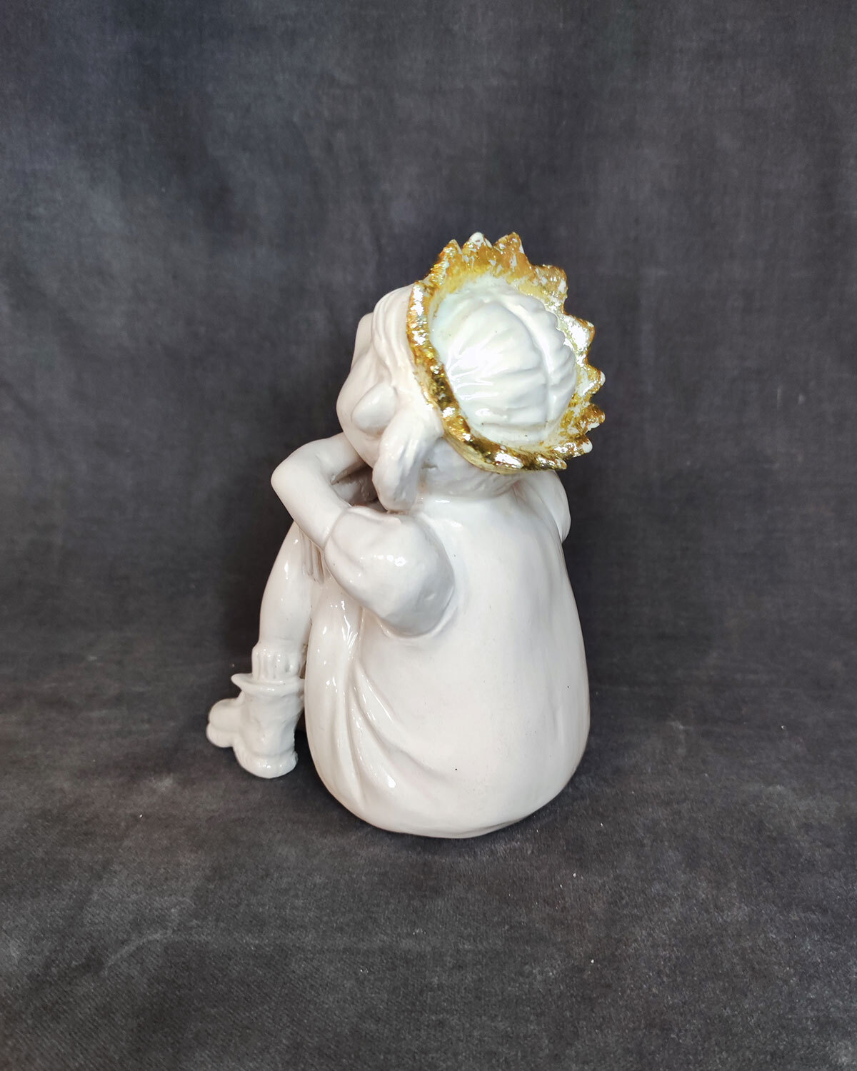 I'm sitting... Waiting for the prince... - My, Лепка, Ceramics, Handmade, Needlework with process, Statuette, Princess, Presents, Girl, Video, Vertical video, Longpost