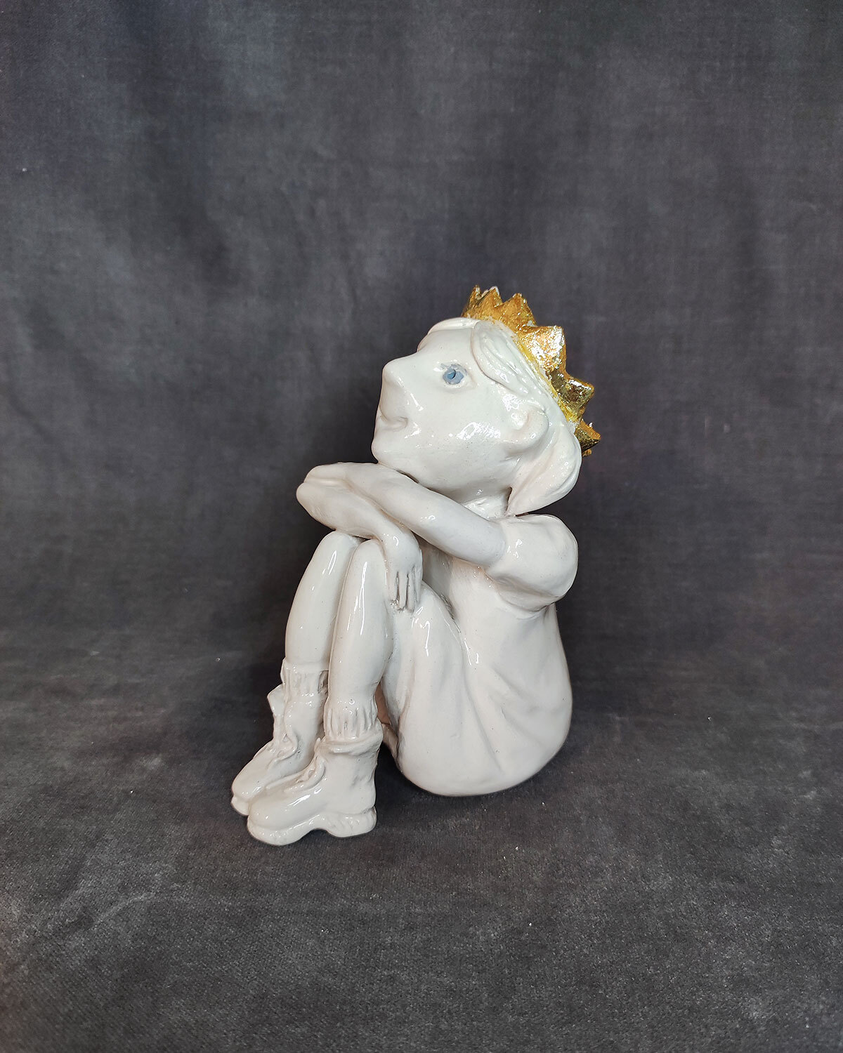 I'm sitting... Waiting for the prince... - My, Лепка, Ceramics, Handmade, Needlework with process, Statuette, Princess, Presents, Girl, Video, Vertical video, Longpost