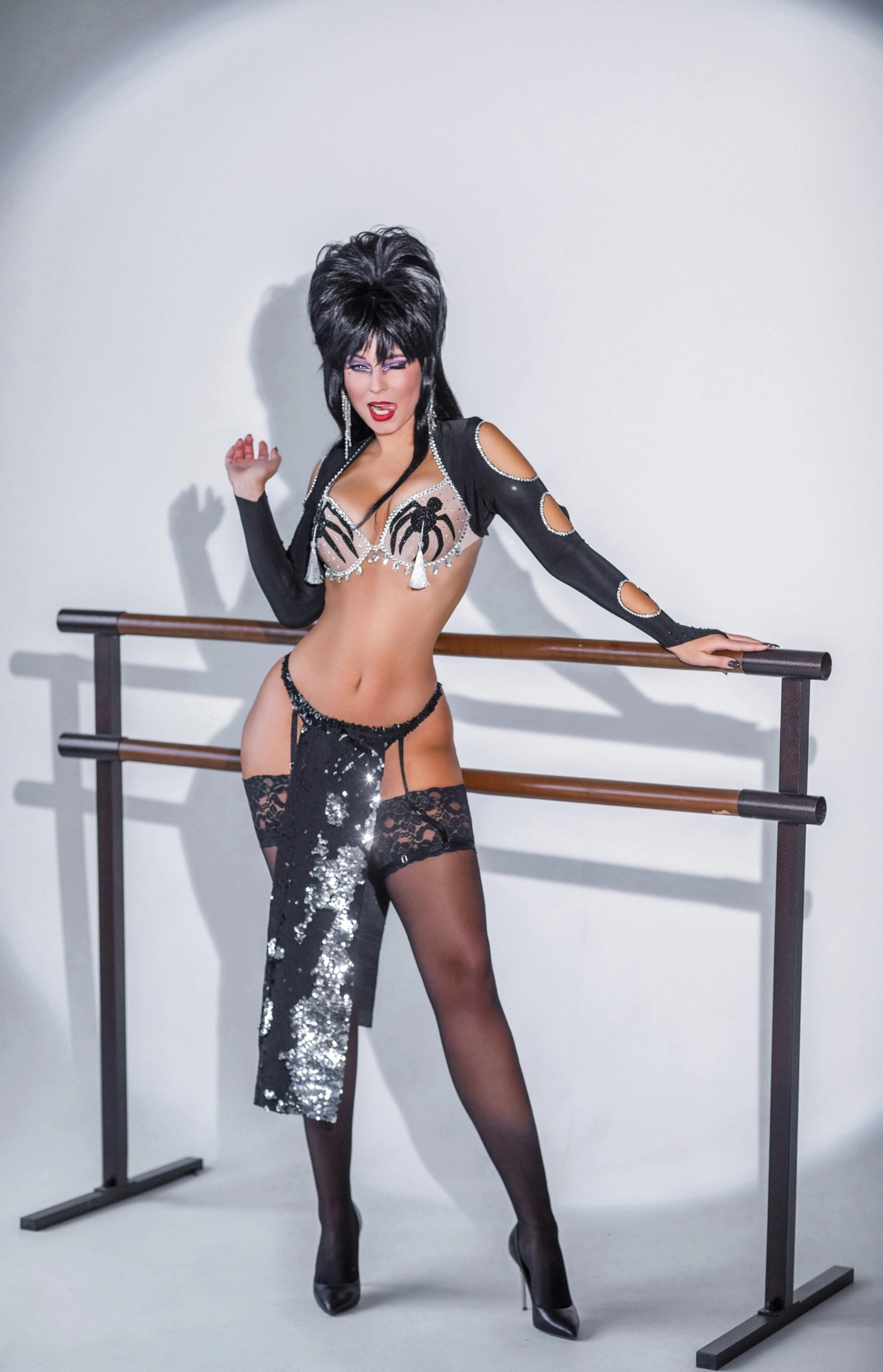 Elvira: Mistress of Darkness. Tassel Dance. Cosplay - My, Elvira, Elvira mistress of darkness, Cosplay, October, Witches, Comedy, Hollywood, Movies, Dancing, Parody, Video, Vertical video, Longpost