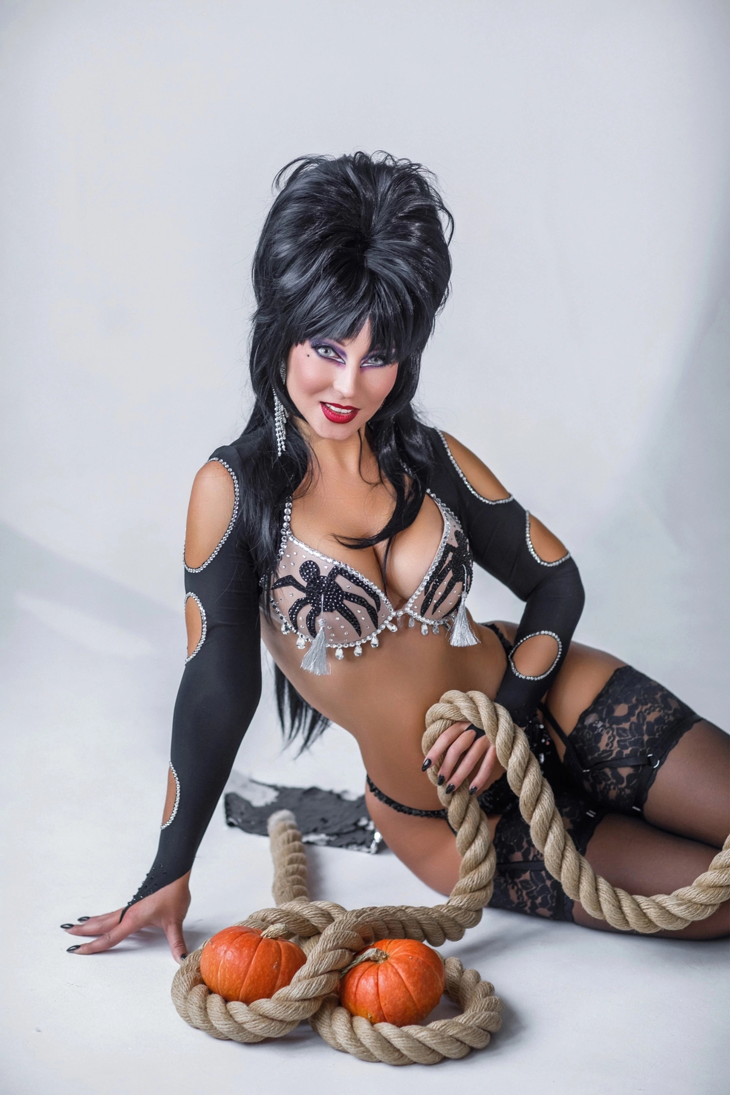 Elvira: Mistress of Darkness. Tassel Dance. Cosplay - My, Elvira, Elvira mistress of darkness, Cosplay, October, Witches, Comedy, Hollywood, Movies, Dancing, Parody, Video, Vertical video, Longpost