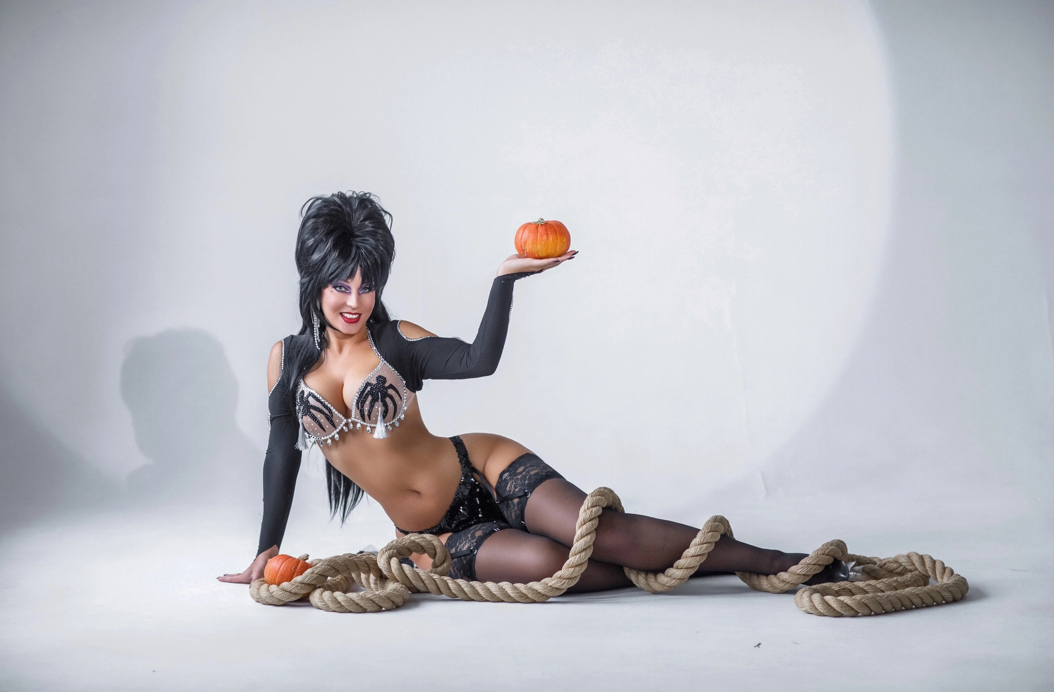 Elvira: Mistress of Darkness. Tassel Dance. Cosplay - My, Elvira, Elvira mistress of darkness, Cosplay, October, Witches, Comedy, Hollywood, Movies, Dancing, Parody, Video, Vertical video, Longpost