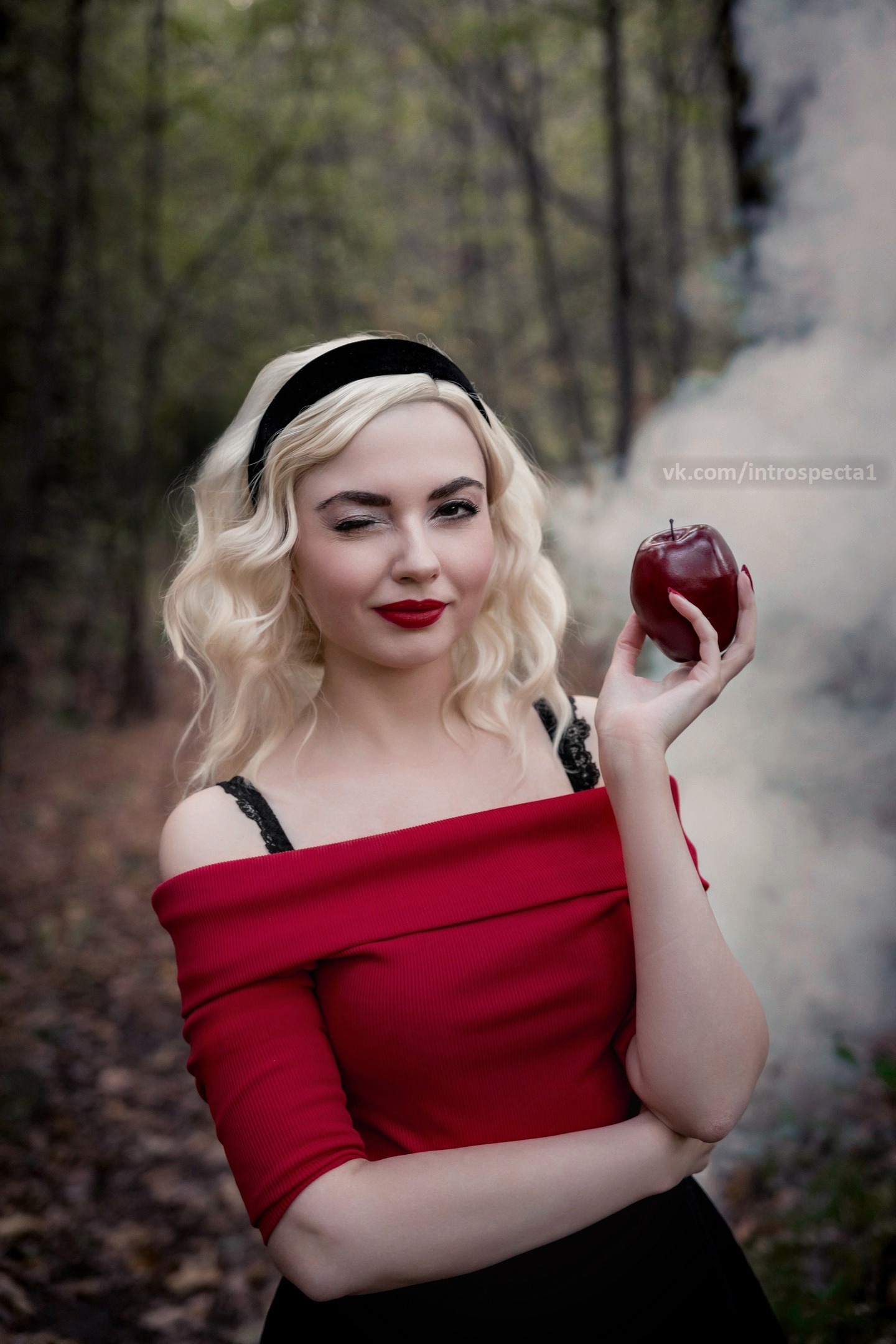 Cosplay Sabrina Spellman from Chilling Adventures of Sabrina - My, Sabrina Spellman, Cosplay, Cosplayers, PHOTOSESSION, Girls, The photo, Serials, Foreign serials, Witches, Halloween, Halloween costume, Forest, Mystic, Magic, Horror, Sabrina's Chilling Adventures, Sabrina the Little Witch, Netflix, Longpost