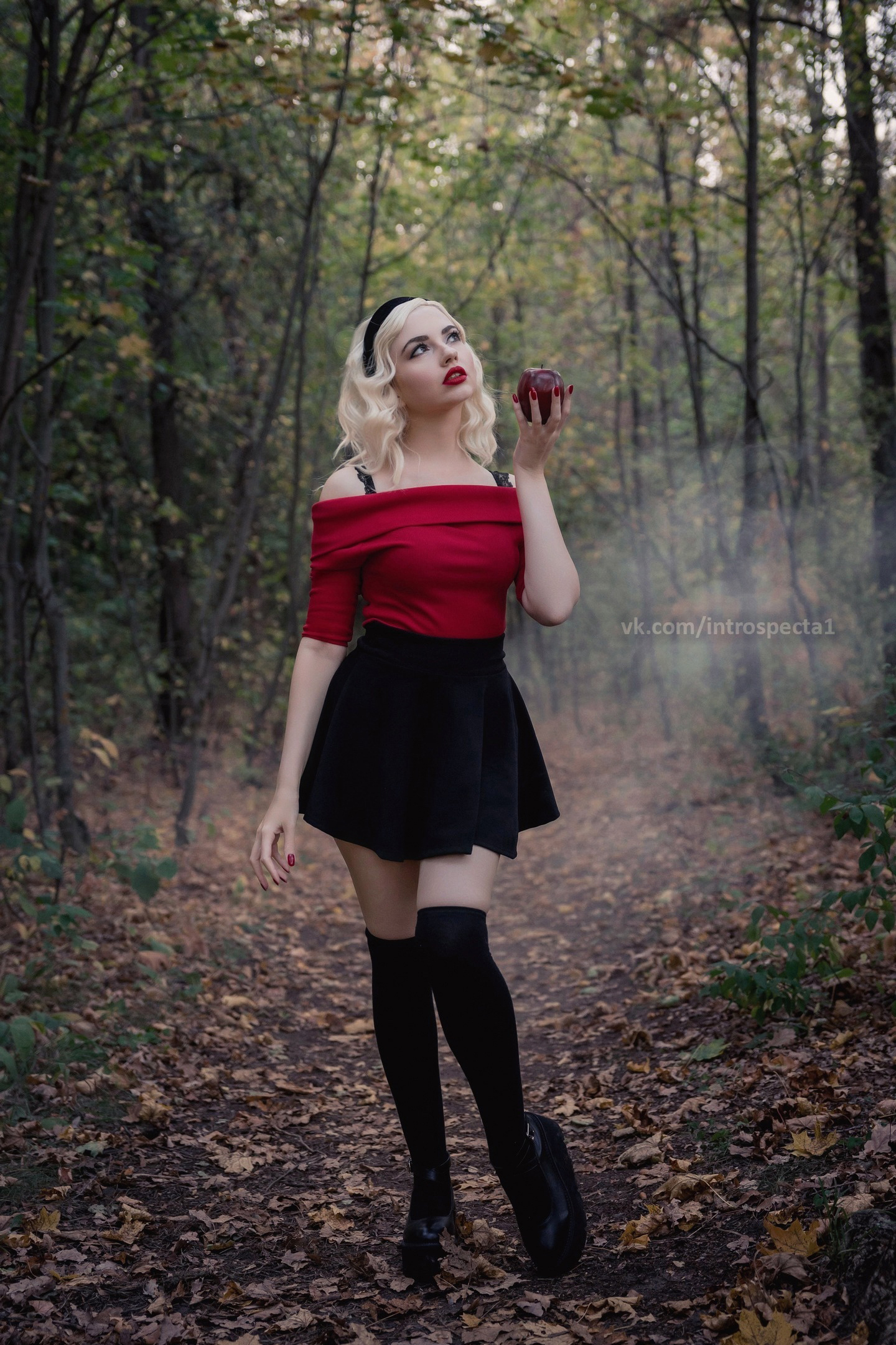 Cosplay Sabrina Spellman from Chilling Adventures of Sabrina - My, Sabrina Spellman, Cosplay, Cosplayers, PHOTOSESSION, Girls, The photo, Serials, Foreign serials, Witches, Halloween, Halloween costume, Forest, Mystic, Magic, Horror, Sabrina's Chilling Adventures, Sabrina the Little Witch, Netflix, Longpost