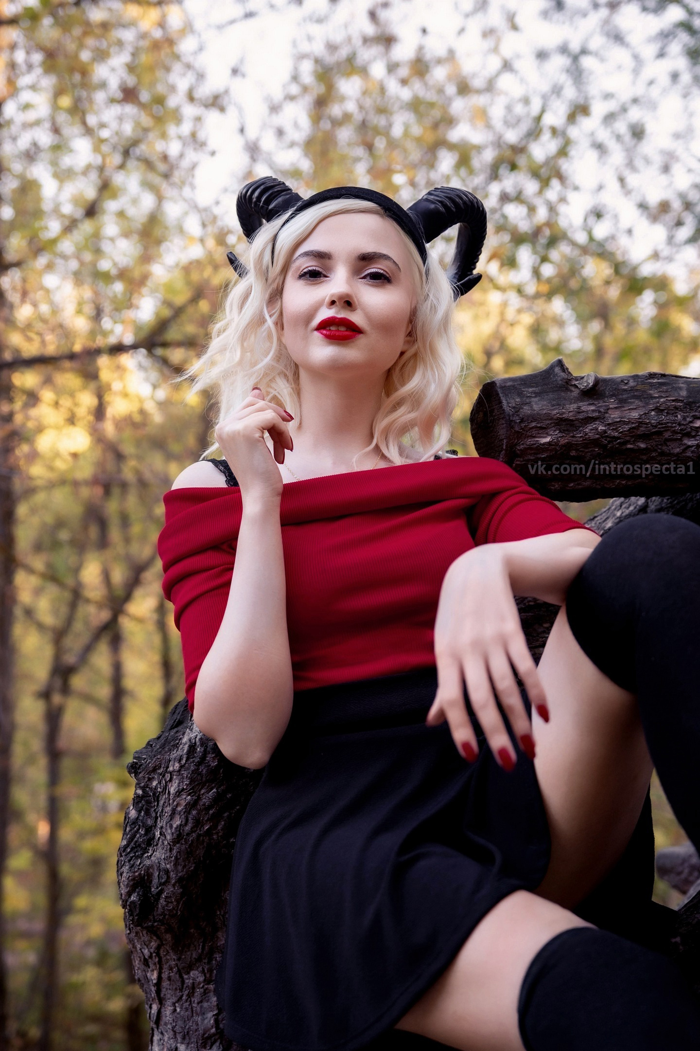 Cosplay Sabrina Spellman from Chilling Adventures of Sabrina - My, Sabrina Spellman, Cosplay, Cosplayers, PHOTOSESSION, Girls, The photo, Serials, Foreign serials, Witches, Halloween, Halloween costume, Forest, Mystic, Magic, Horror, Sabrina's Chilling Adventures, Sabrina the Little Witch, Netflix, Longpost