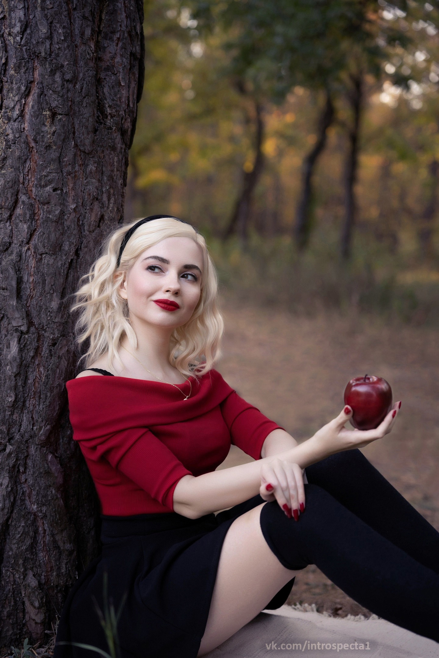 Cosplay Sabrina Spellman from Chilling Adventures of Sabrina - My, Sabrina Spellman, Cosplay, Cosplayers, PHOTOSESSION, Girls, The photo, Serials, Foreign serials, Witches, Halloween, Halloween costume, Forest, Mystic, Magic, Horror, Sabrina's Chilling Adventures, Sabrina the Little Witch, Netflix, Longpost