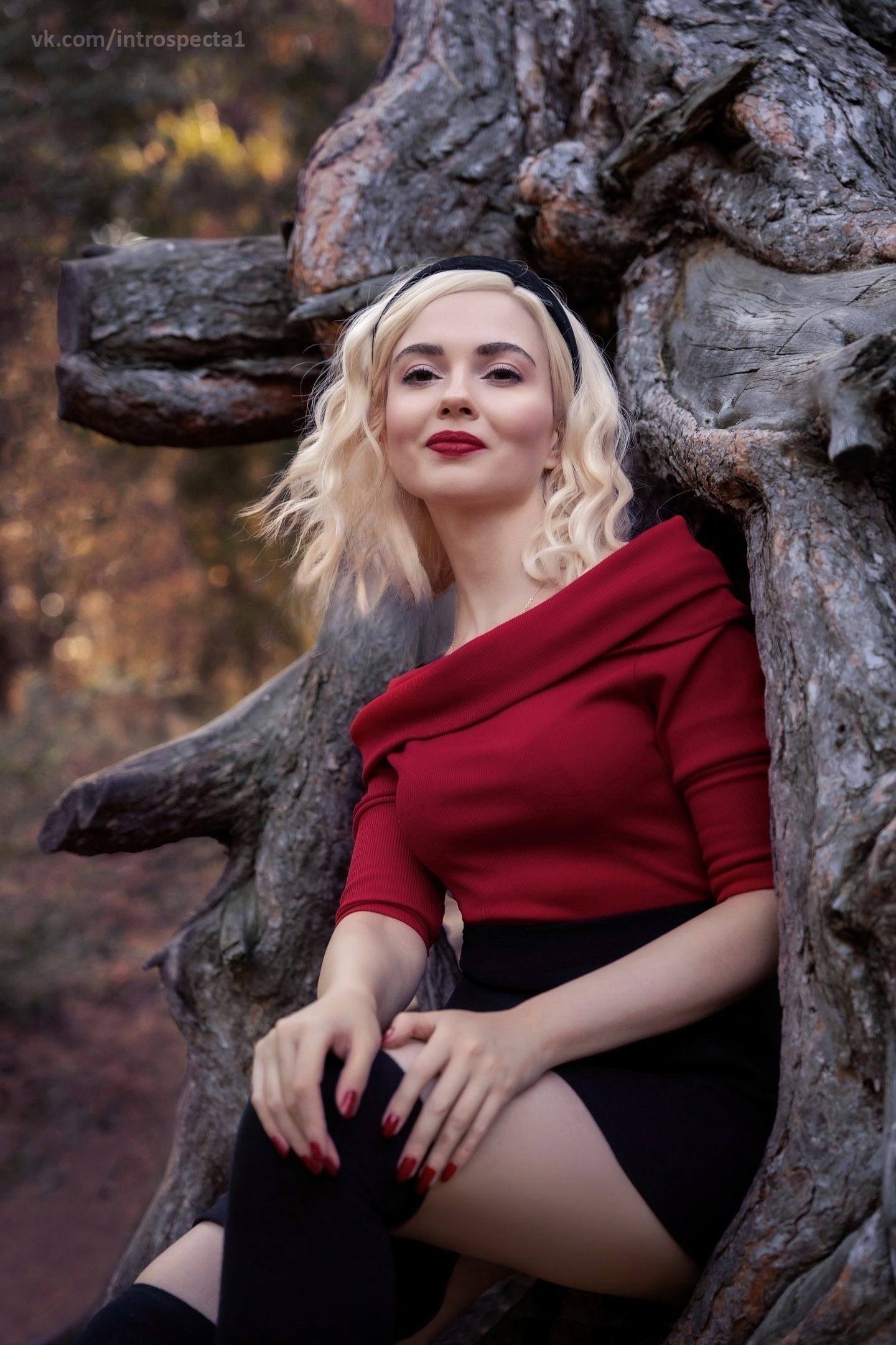 Cosplay Sabrina Spellman from Chilling Adventures of Sabrina - My, Sabrina Spellman, Cosplay, Cosplayers, PHOTOSESSION, Girls, The photo, Serials, Foreign serials, Witches, Halloween, Halloween costume, Forest, Mystic, Magic, Horror, Sabrina's Chilling Adventures, Sabrina the Little Witch, Netflix, Longpost