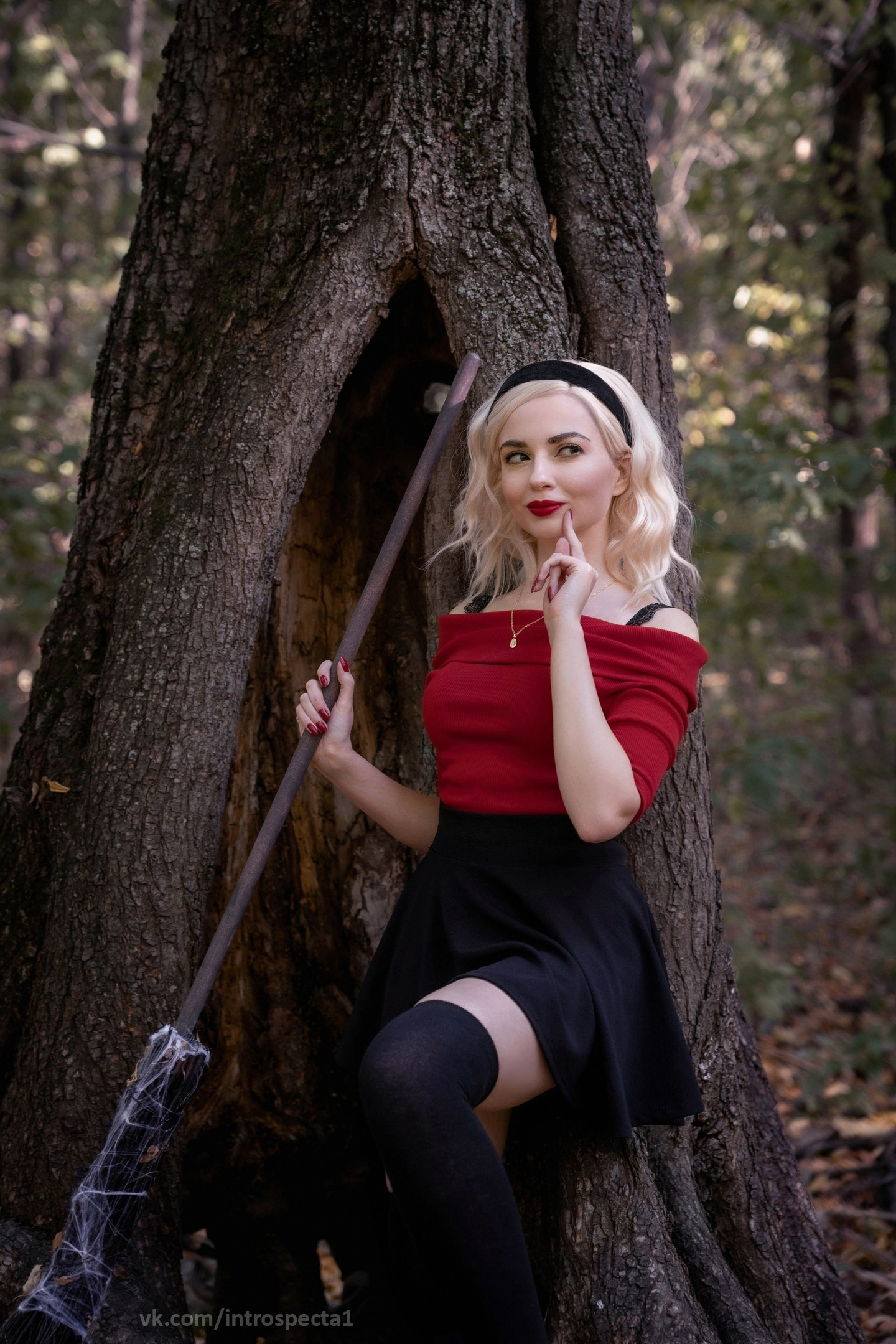 Cosplay Sabrina Spellman from Chilling Adventures of Sabrina - My, Sabrina Spellman, Cosplay, Cosplayers, PHOTOSESSION, Girls, The photo, Serials, Foreign serials, Witches, Halloween, Halloween costume, Forest, Mystic, Magic, Horror, Sabrina's Chilling Adventures, Sabrina the Little Witch, Netflix, Longpost