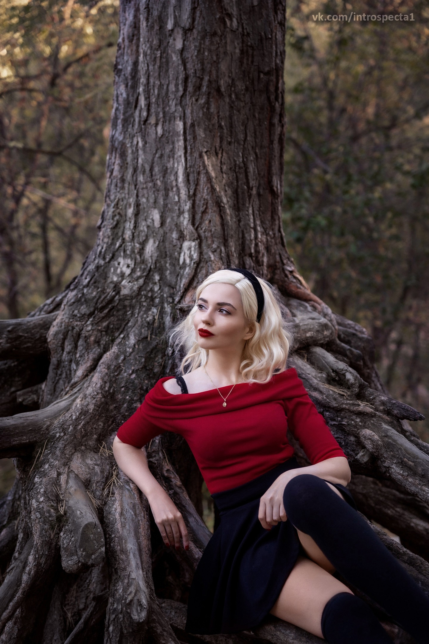 Cosplay Sabrina Spellman from Chilling Adventures of Sabrina - My, Sabrina Spellman, Cosplay, Cosplayers, PHOTOSESSION, Girls, The photo, Serials, Foreign serials, Witches, Halloween, Halloween costume, Forest, Mystic, Magic, Horror, Sabrina's Chilling Adventures, Sabrina the Little Witch, Netflix, Longpost