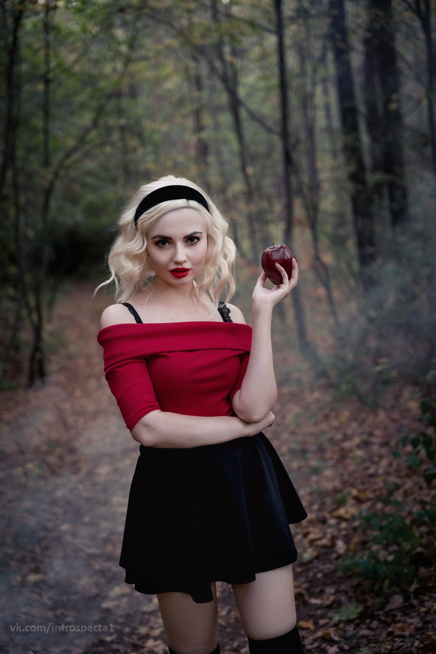 Cosplay Sabrina Spellman from Chilling Adventures of Sabrina - My, Sabrina Spellman, Cosplay, Cosplayers, PHOTOSESSION, Girls, The photo, Serials, Foreign serials, Witches, Halloween, Halloween costume, Forest, Mystic, Magic, Horror, Sabrina's Chilling Adventures, Sabrina the Little Witch, Netflix, Longpost