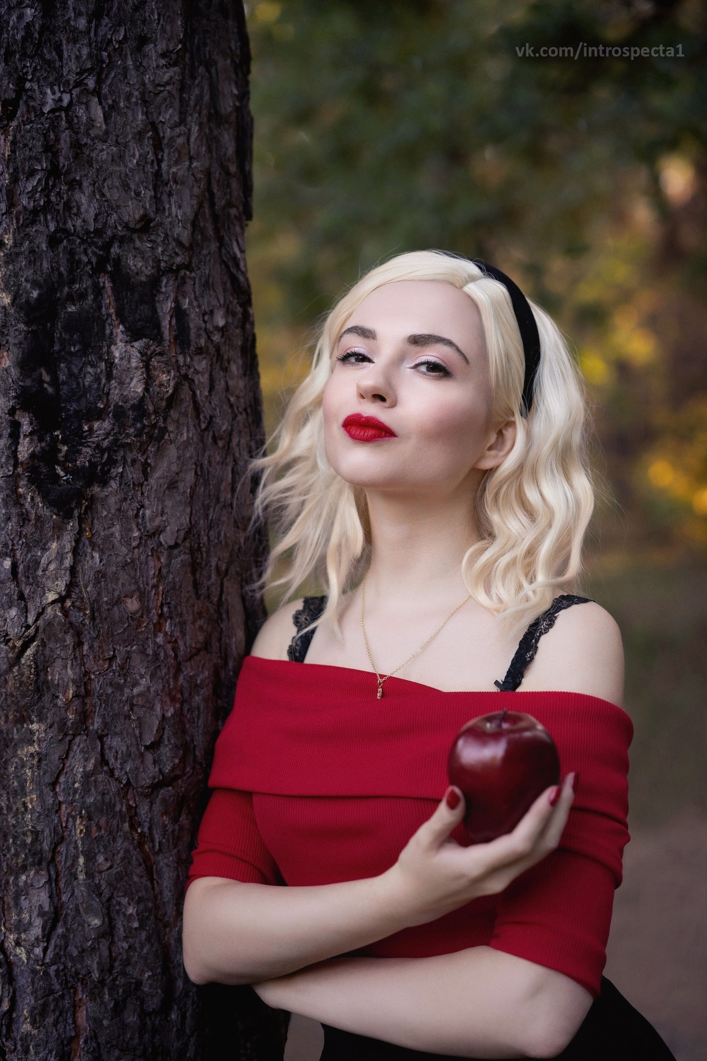 Cosplay Sabrina Spellman from Chilling Adventures of Sabrina - My, Sabrina Spellman, Cosplay, Cosplayers, PHOTOSESSION, Girls, The photo, Serials, Foreign serials, Witches, Halloween, Halloween costume, Forest, Mystic, Magic, Horror, Sabrina's Chilling Adventures, Sabrina the Little Witch, Netflix, Longpost