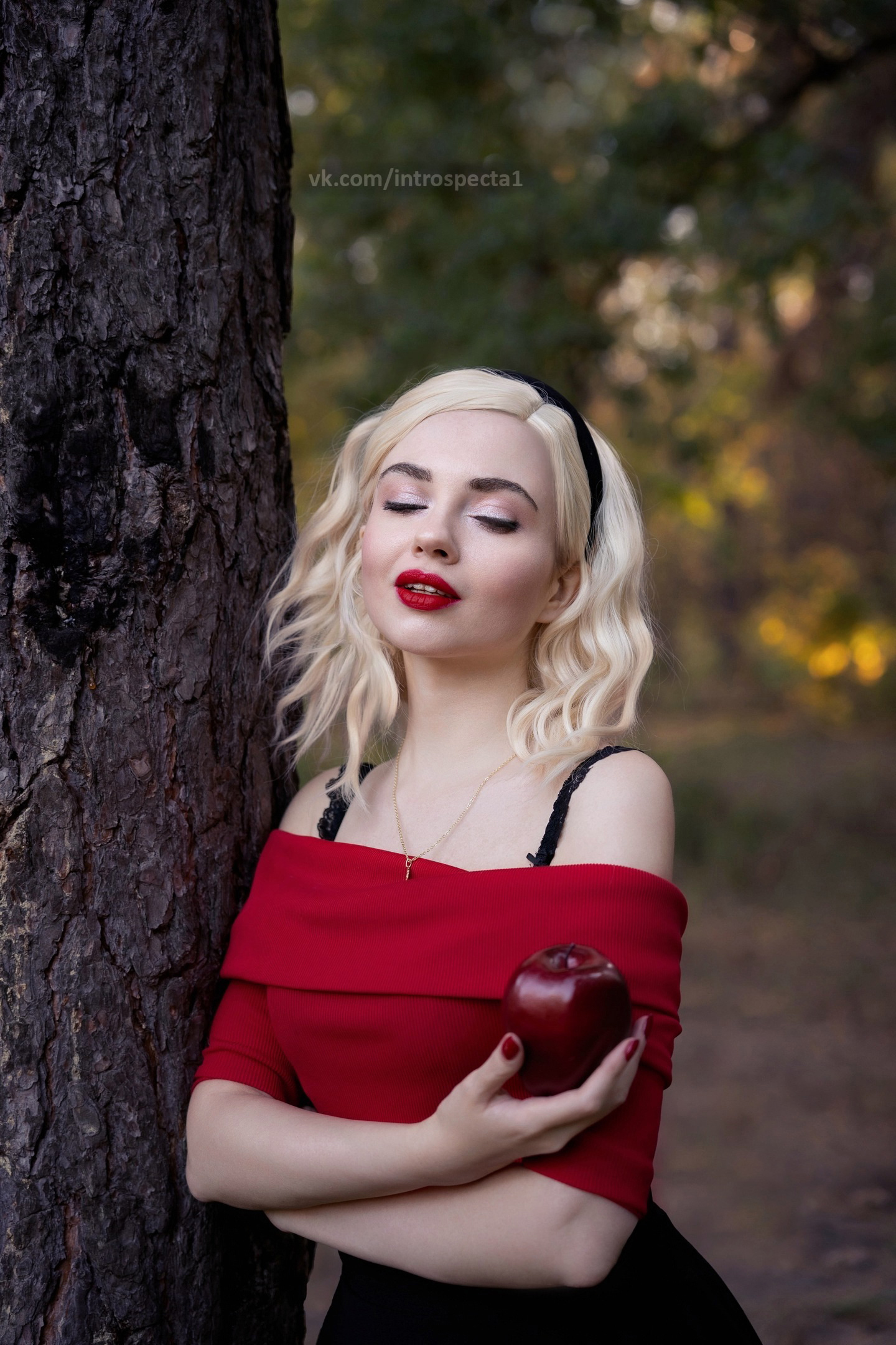 Cosplay Sabrina Spellman from Chilling Adventures of Sabrina - My, Sabrina Spellman, Cosplay, Cosplayers, PHOTOSESSION, Girls, The photo, Serials, Foreign serials, Witches, Halloween, Halloween costume, Forest, Mystic, Magic, Horror, Sabrina's Chilling Adventures, Sabrina the Little Witch, Netflix, Longpost